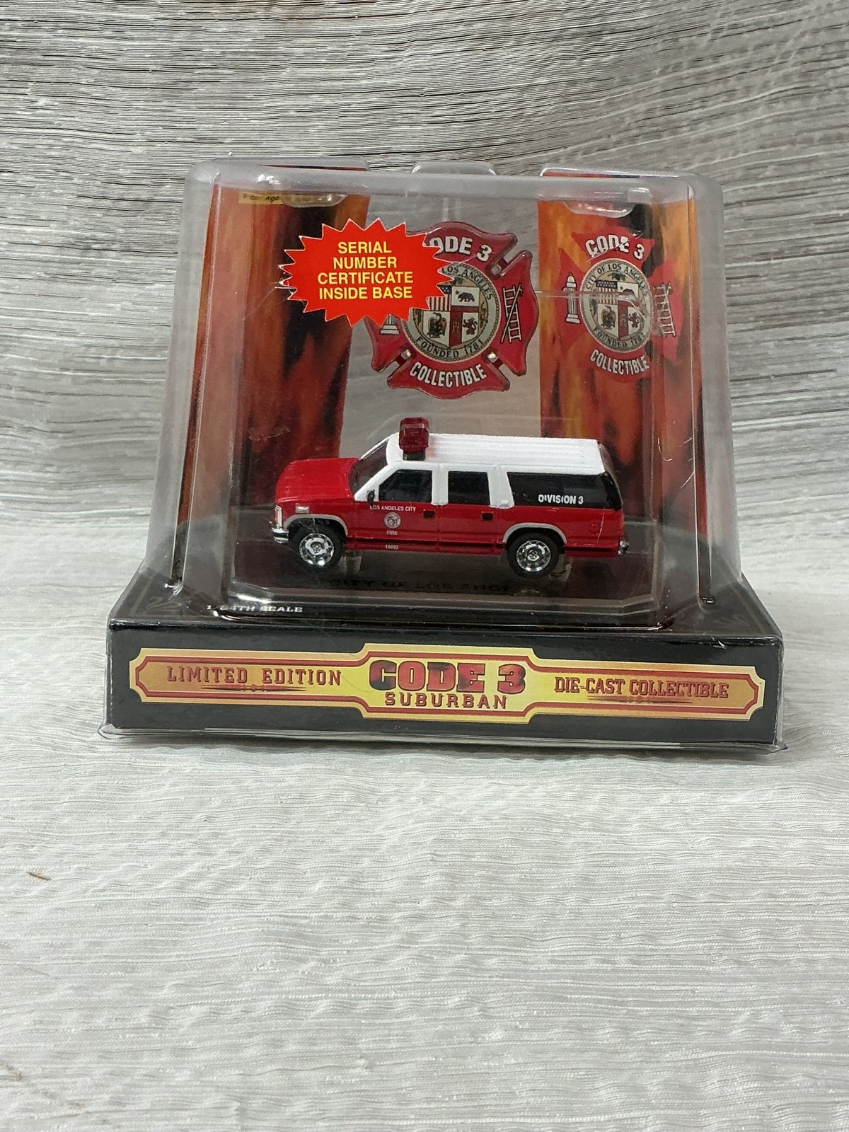1/64 Code 3 Collectibles LA City Fire Dept. 1998 GMC Suburban Battalion 4#12400