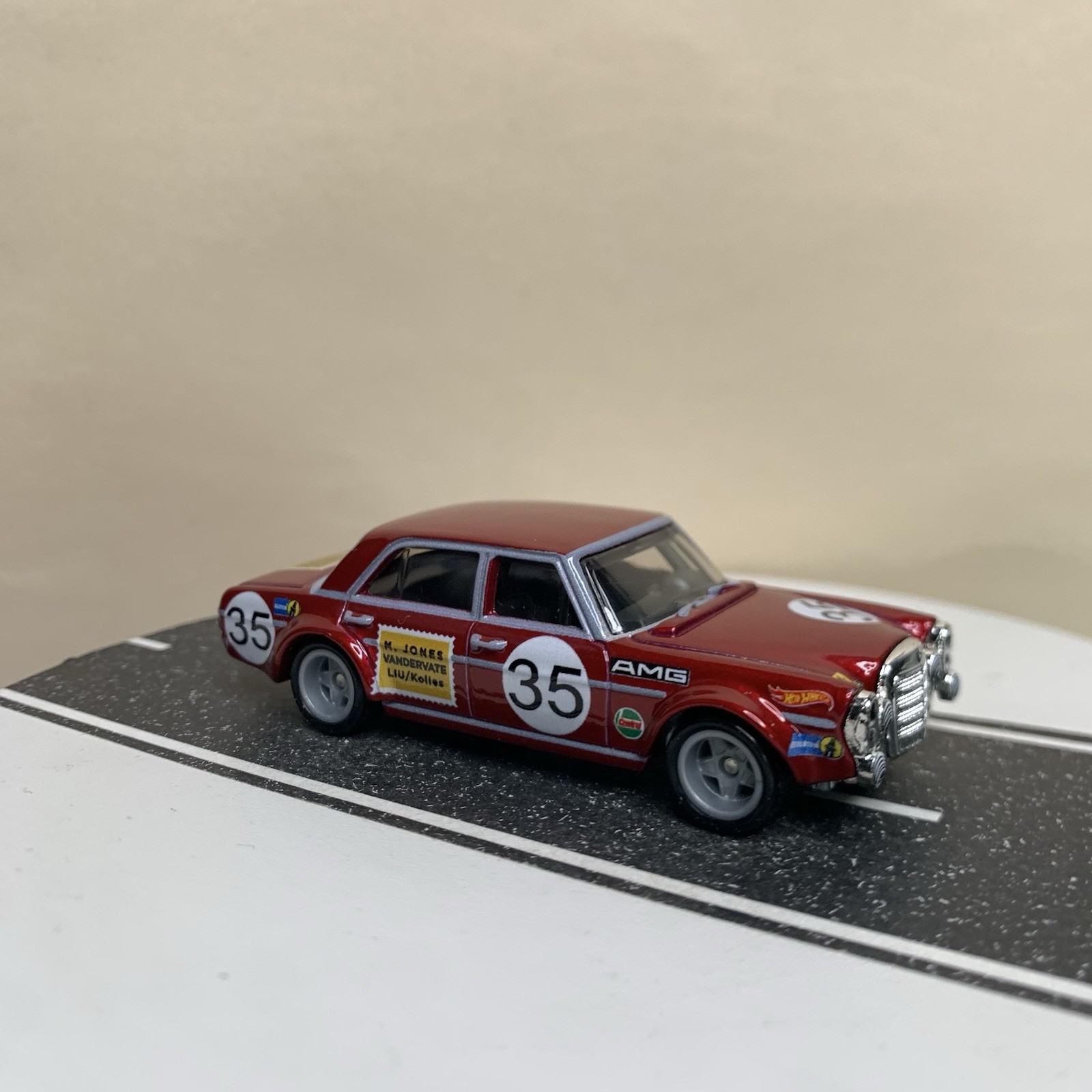 Hot Wheels Premium Deutschland Design Mercedes-Benz 300 SEL 6.8 Red w/RR 1:64 NM