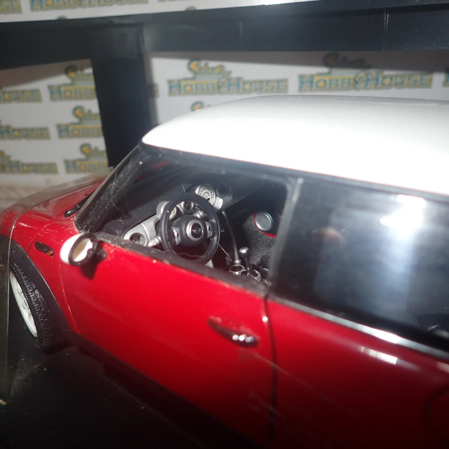 AutoArt 74822 – 1/18 Scale – BMW Mini Cooper Red