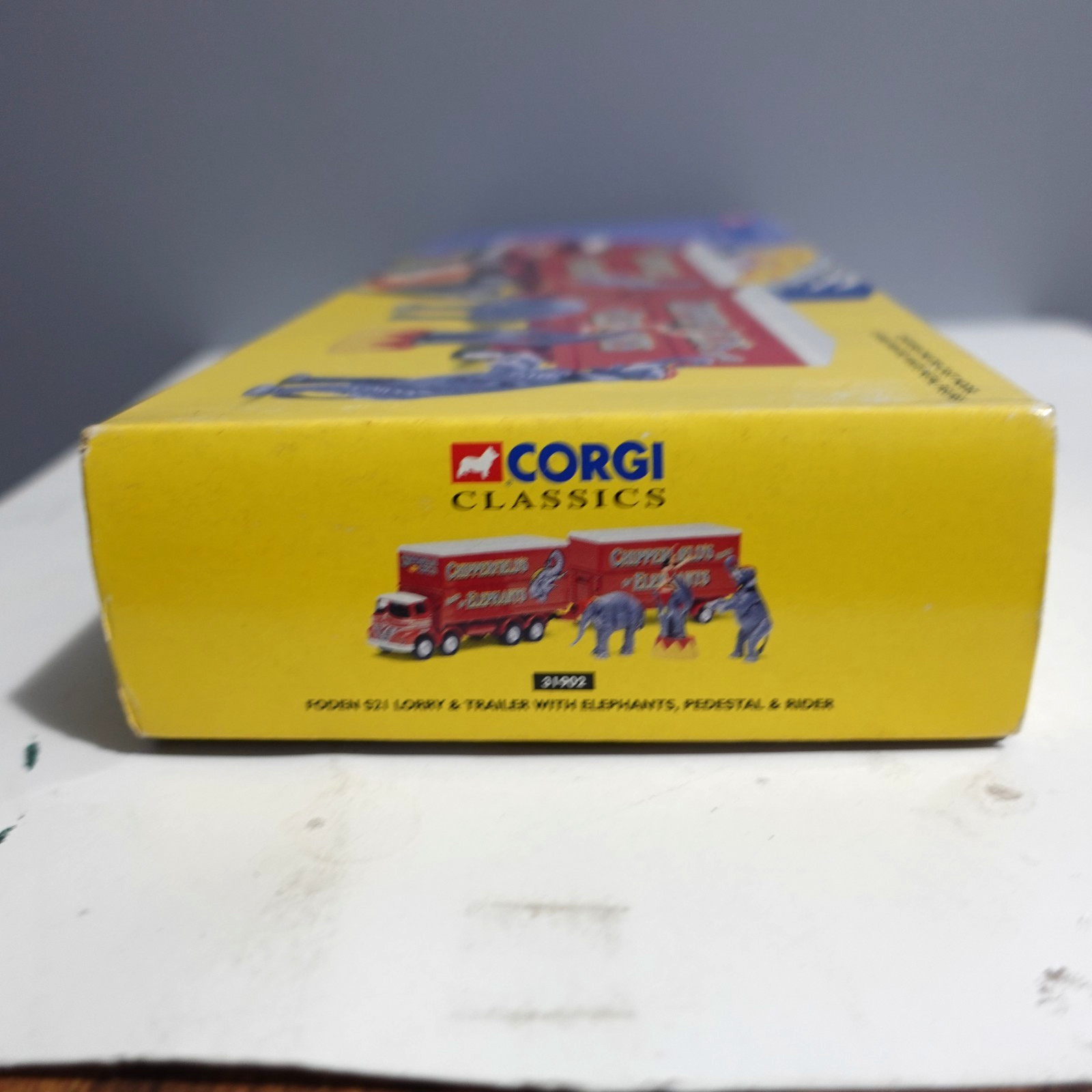 Corgi Diecast 31902 Chipperfields Foden S21 Lorry & Trailer With Elephants