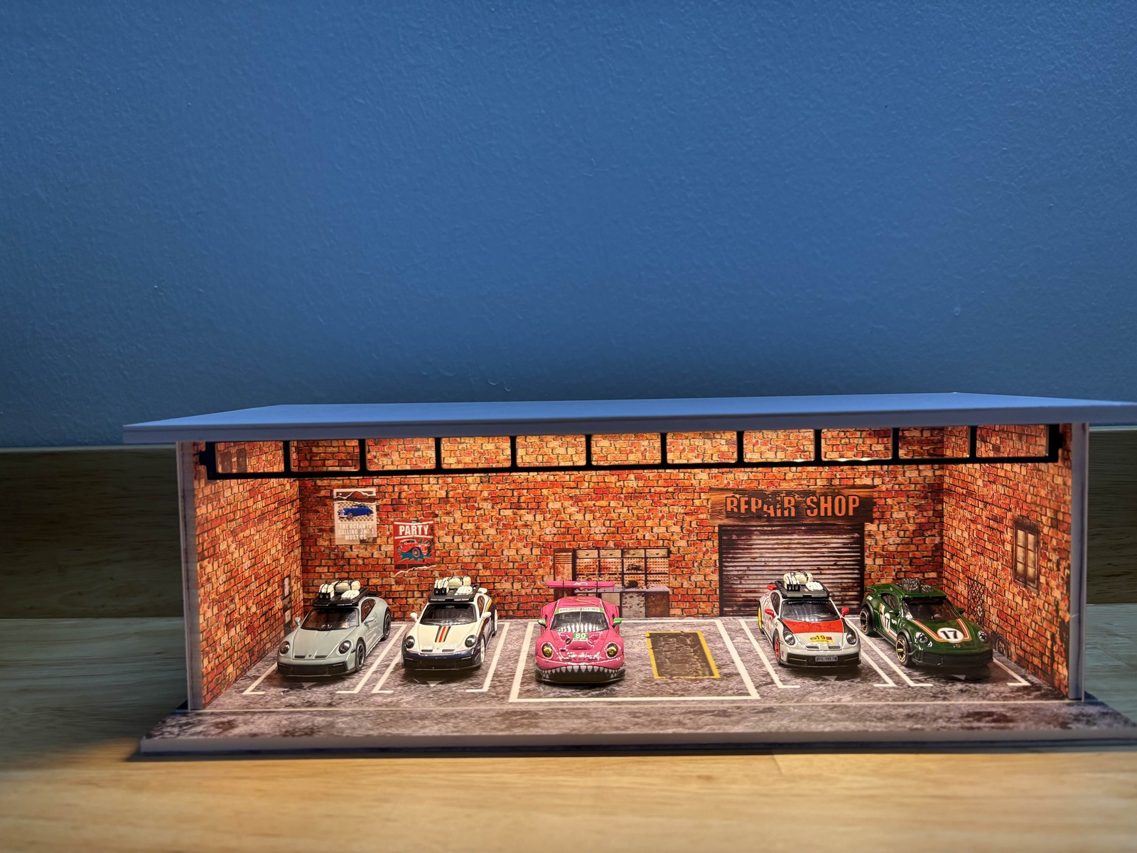 Diorama 1/64 Diecast Garage Showroom Model LED Parking Lot Model Display Case US