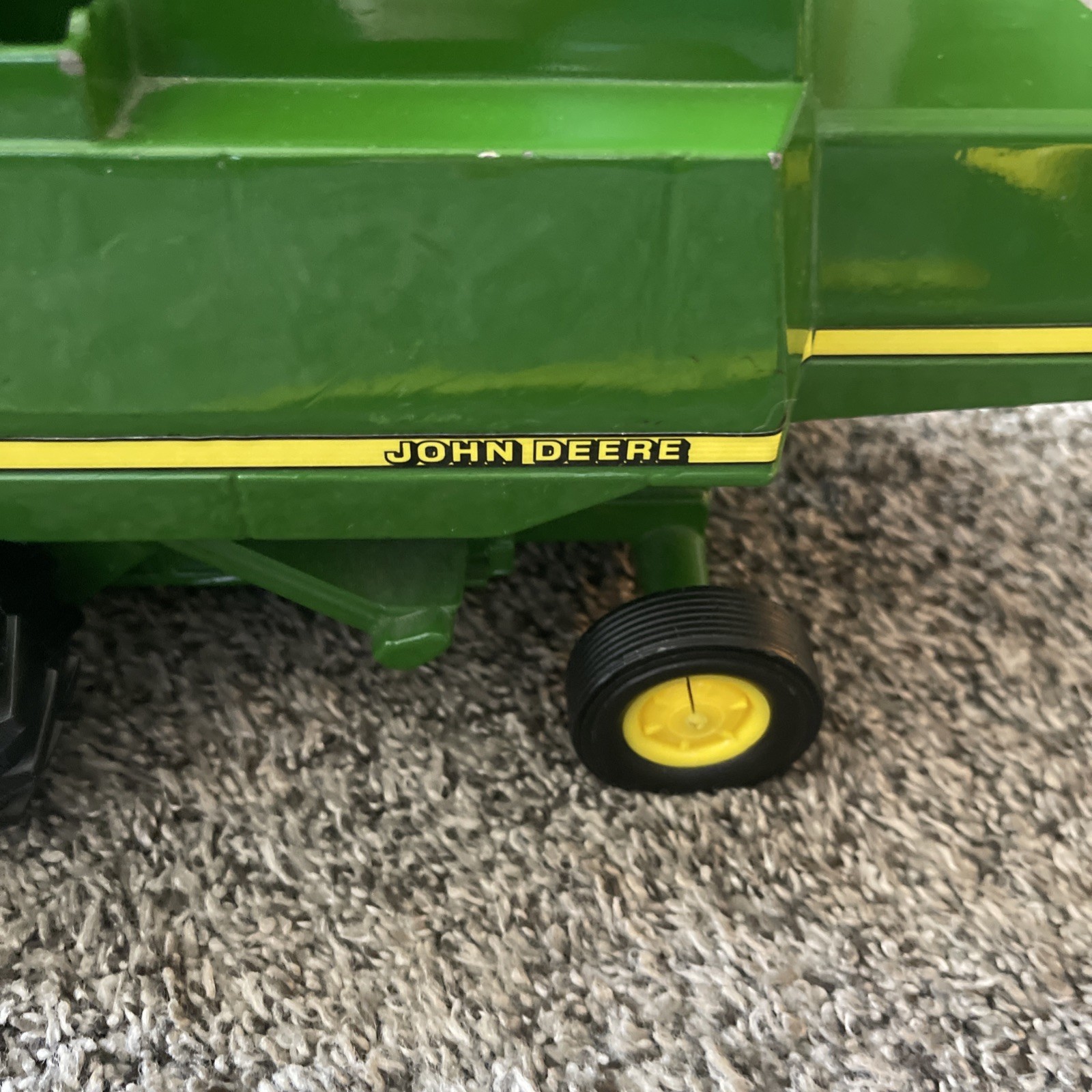 Vintage Metal ERTL John Deere 9510 Maximizer Combine With Bean Header. No Chute