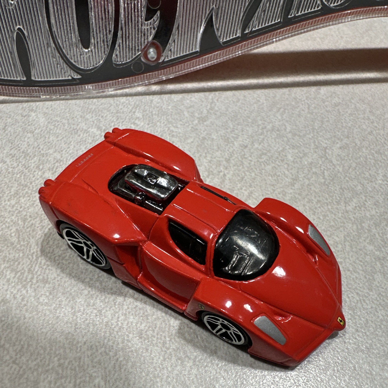 Hot Wheels Enzo Ferrari Red 1:64 Diecast Model Car 2003 Hot Wheels Ferrari