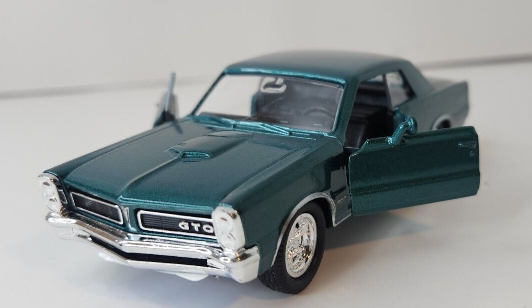 Welly Excite Die Cast Cars 1:34 Scale Pull Back Classic Sports Cars Truck