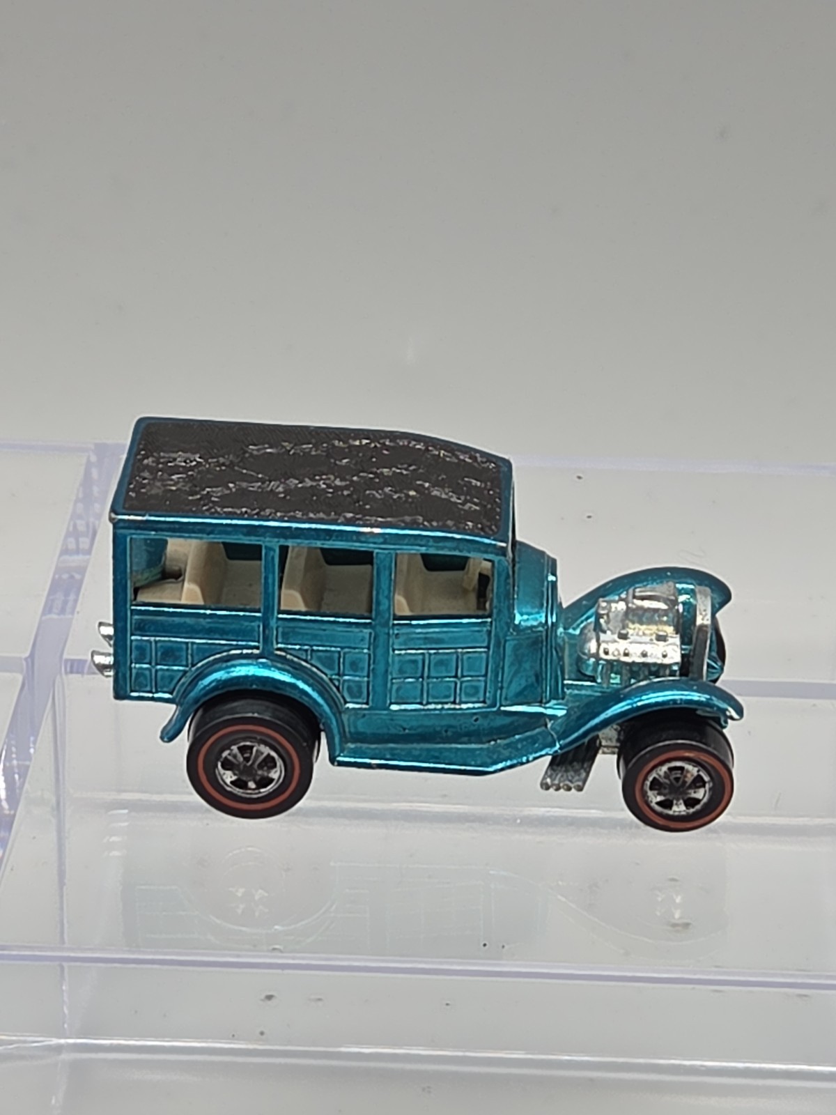 Hot Wheels Redline 1969 Classic Ford Woody US Aqua