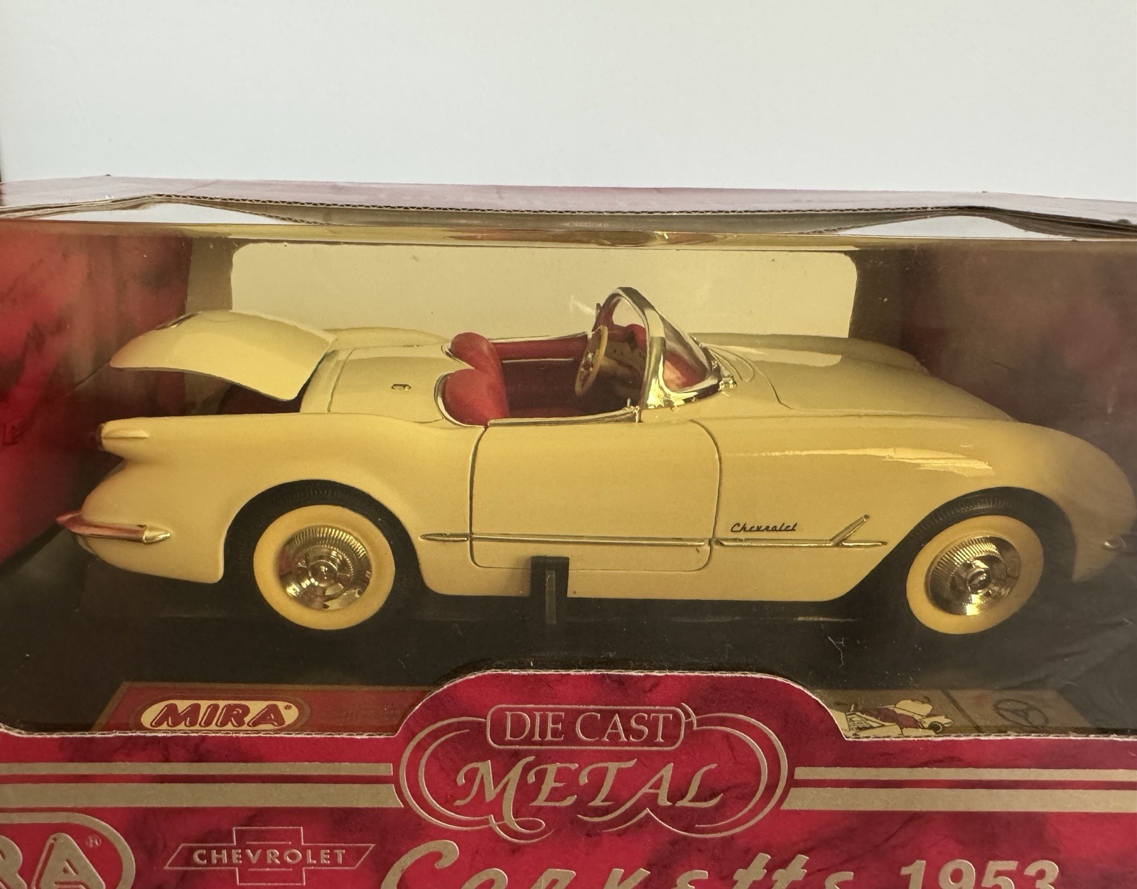 MIRA GOLDEN LINE 1953 CHEVROLET CORVETTE Convertible 1:18 Die-Cast Model Car-NIB