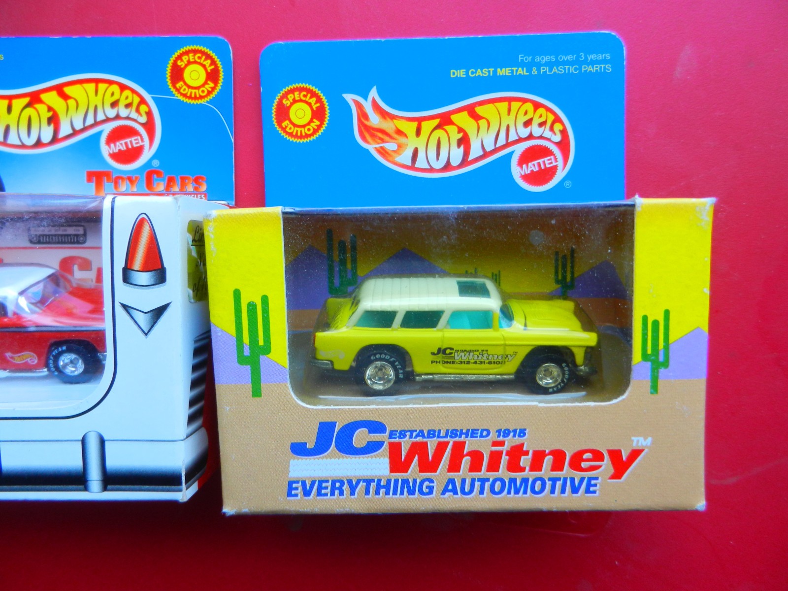 Hot Wheels JC Whitney Yellow ’55 Chevy Nomad & ’55 RED/WHITE BEL-AIR TOY CAR MAG