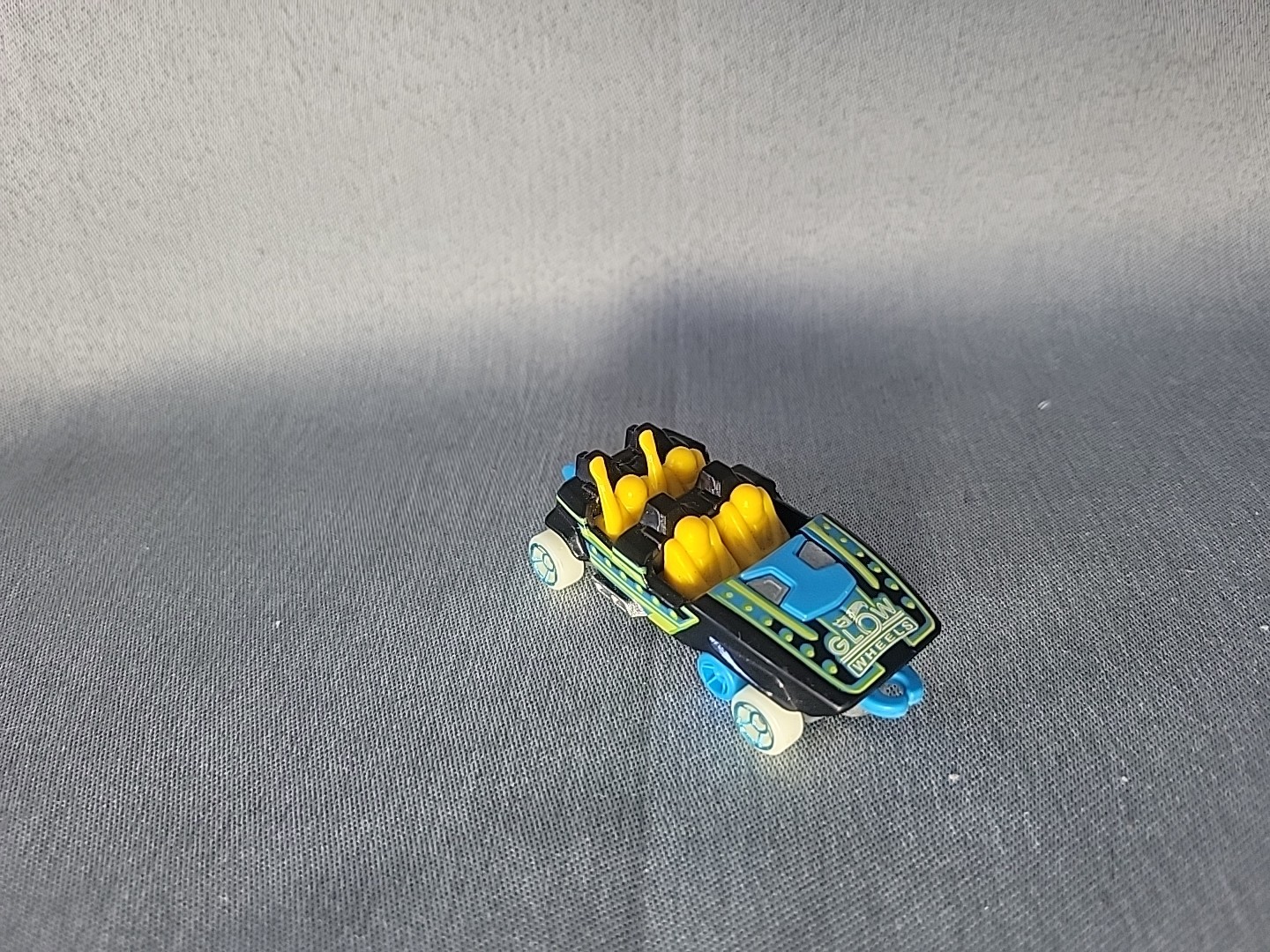 2014 Hot Wheels Loopster Hands Up Variation Roller Coaster Connecting Glow Wheel
