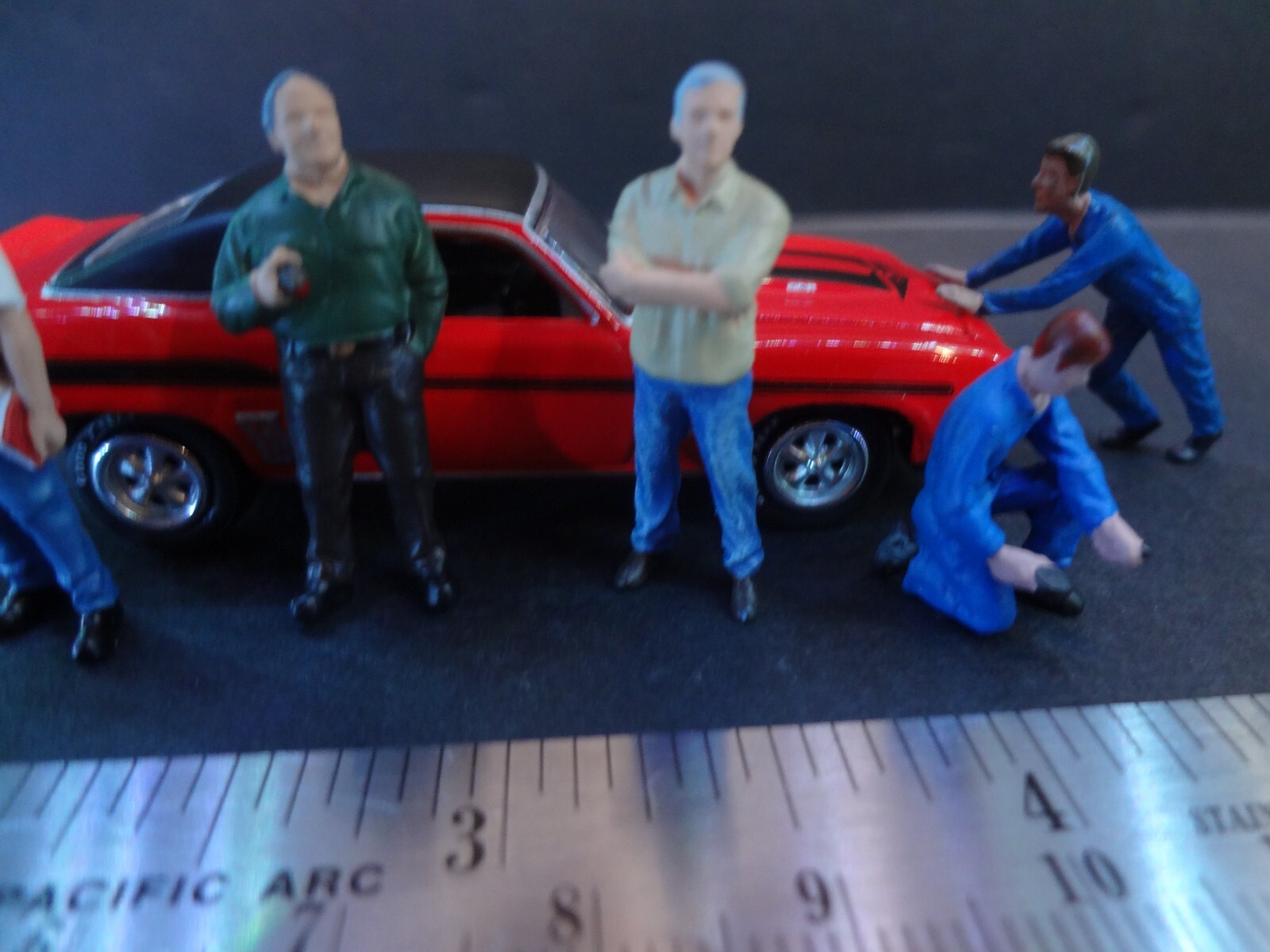 1:64 Scale figure set VIP mechanics & bossman blue set – CAR IS NOT included.