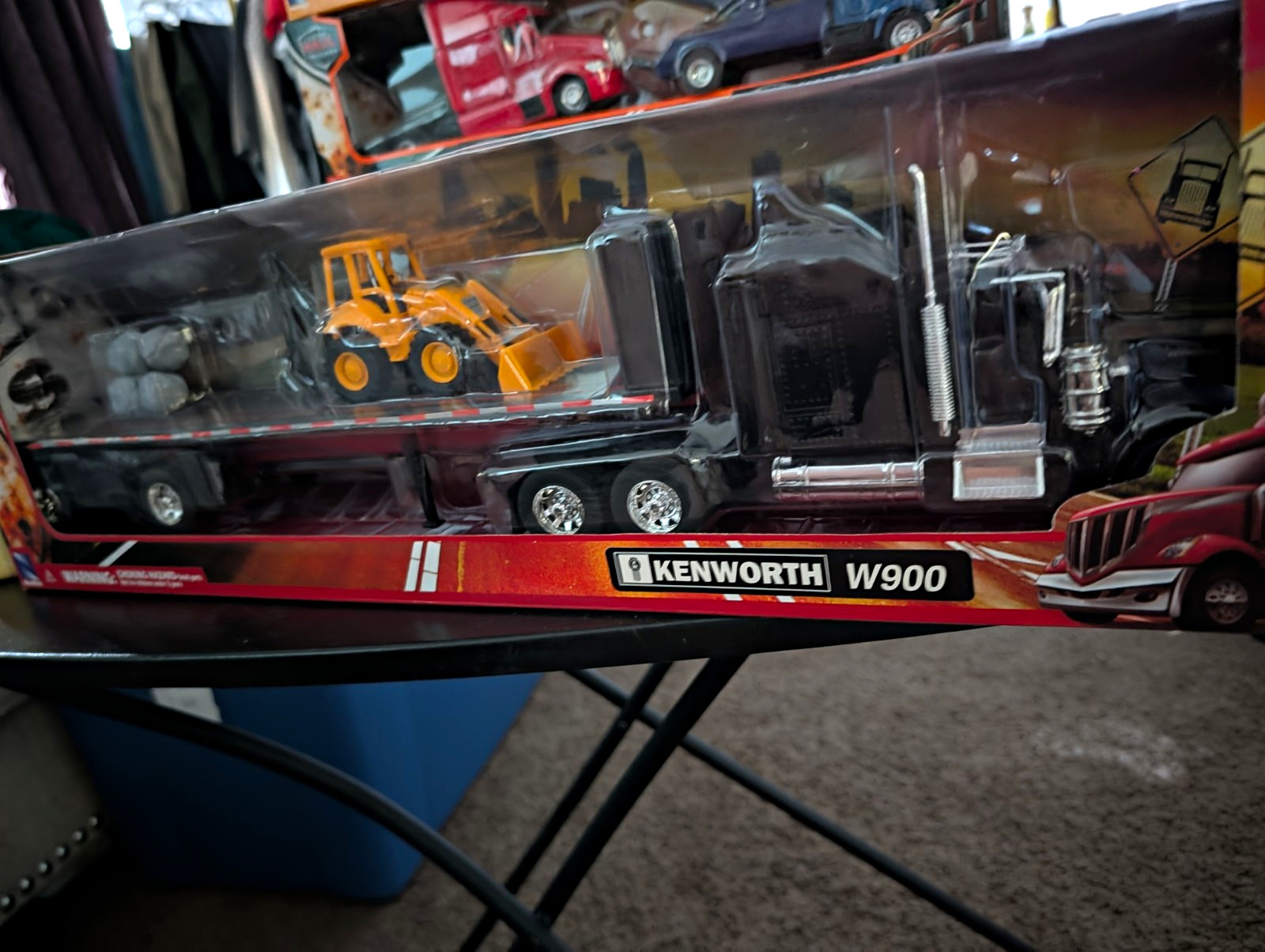 Kenworth W900 1:32 Black Diecast Semi Flatbed Trailer Loader Unopened
