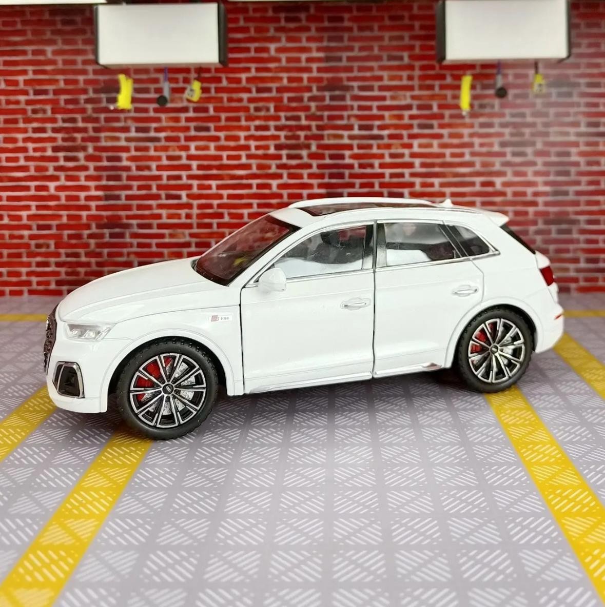 1:24 Audi Q5 SUV Alloy Diecast Metal Car Model Vehicle Collection Toy Gift NEW
