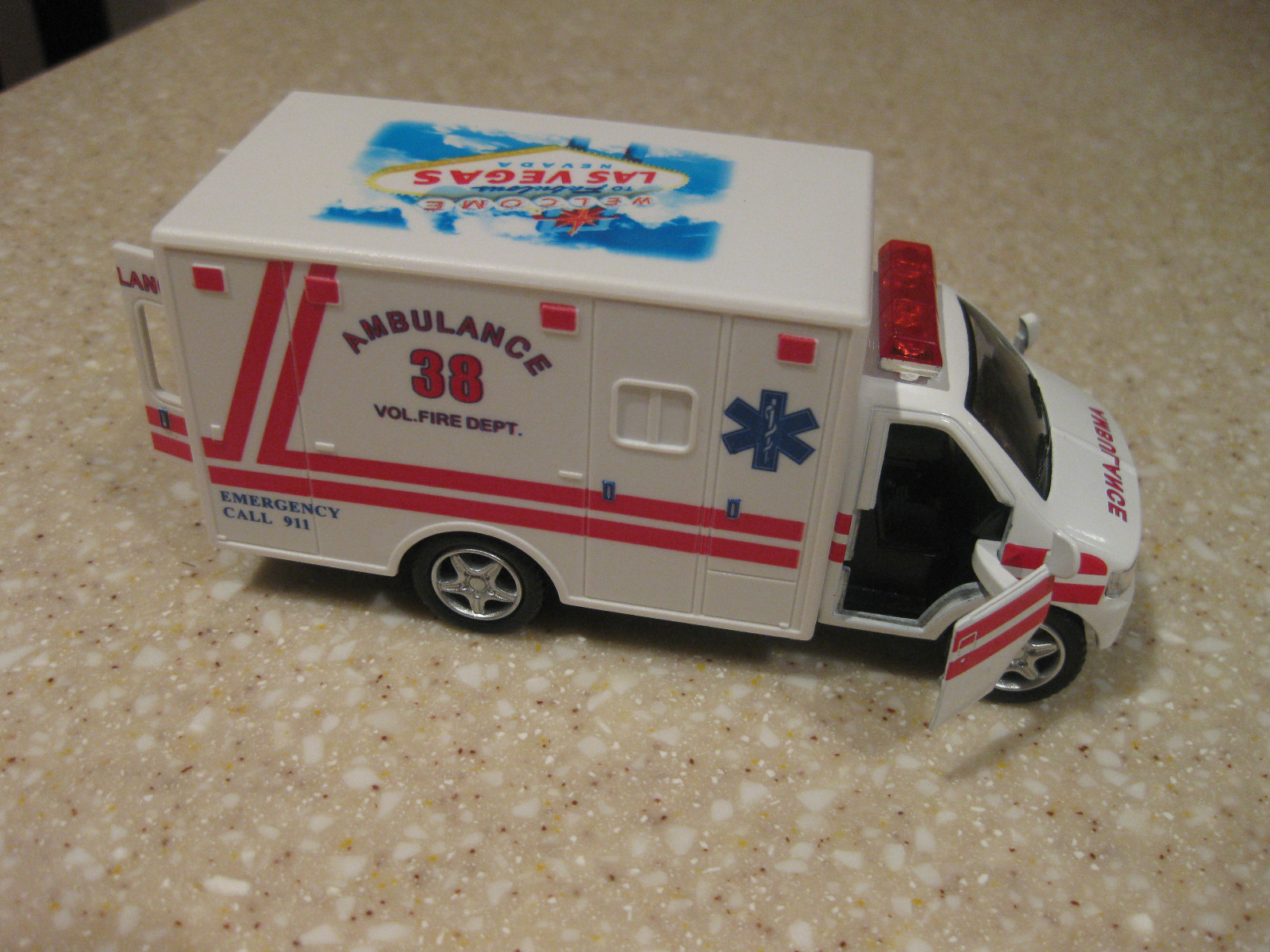 LAS VEGAS WHITE AMBULANCE 5″ DIECAST PLASTIC PULLBACK ACTION