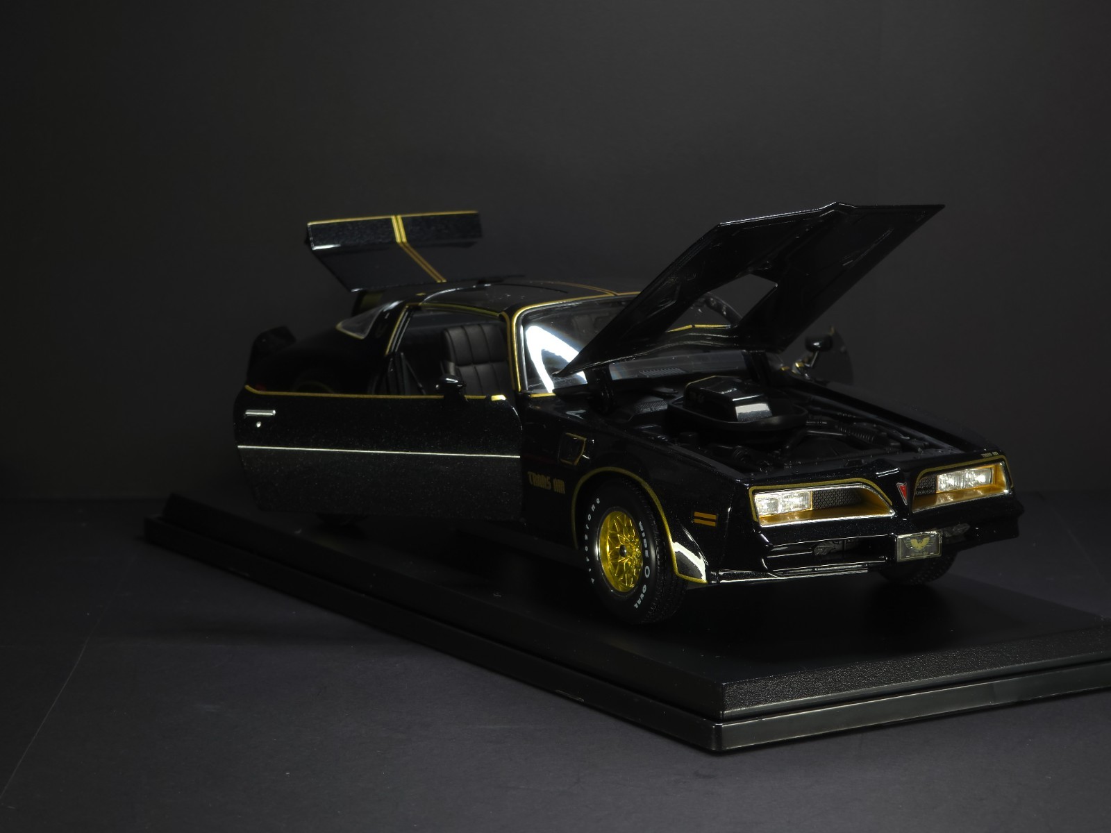 Pontiac Firebird Trans Am 1:18 Maisto Exclusive Style Special Edition – Black