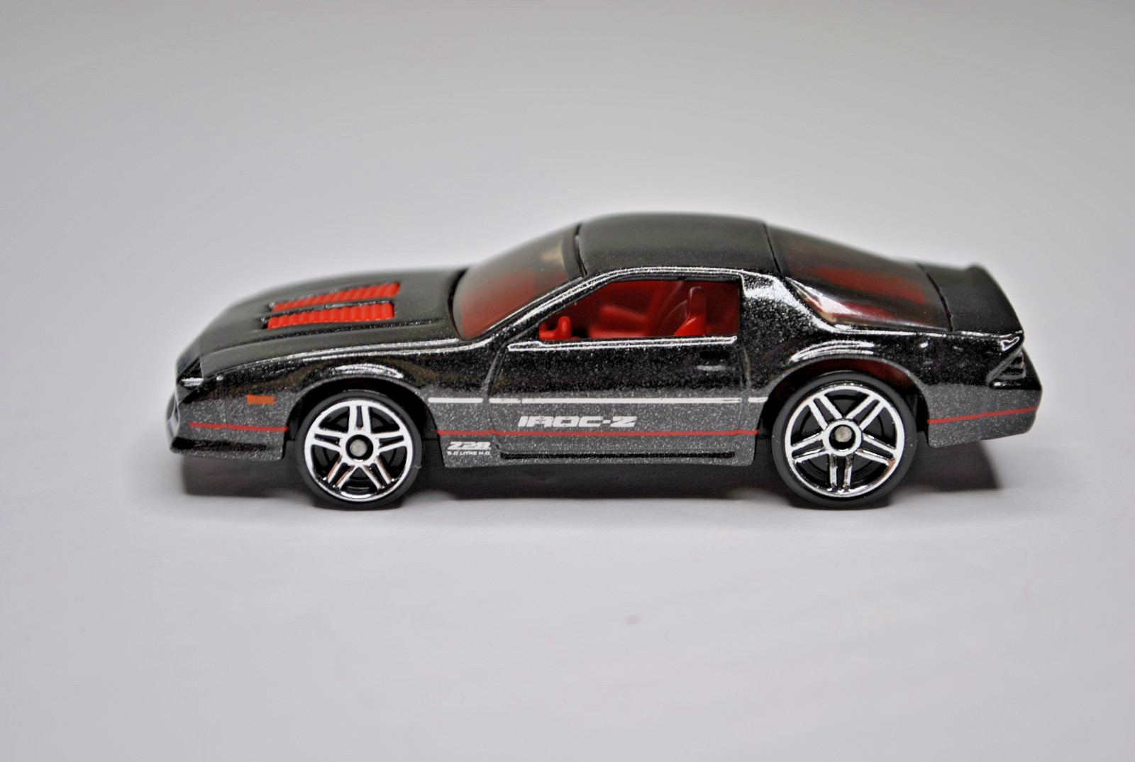 Hot Wheels Camaro IROC Z lot of 3 Red Black and blue multipack exclusive Loose