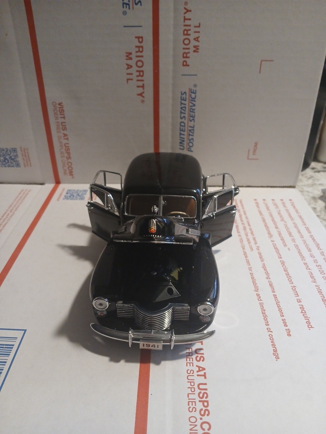 1941 Cadillac Fleetwood Series 60 Special 1:24 Diecast Danbury Mint