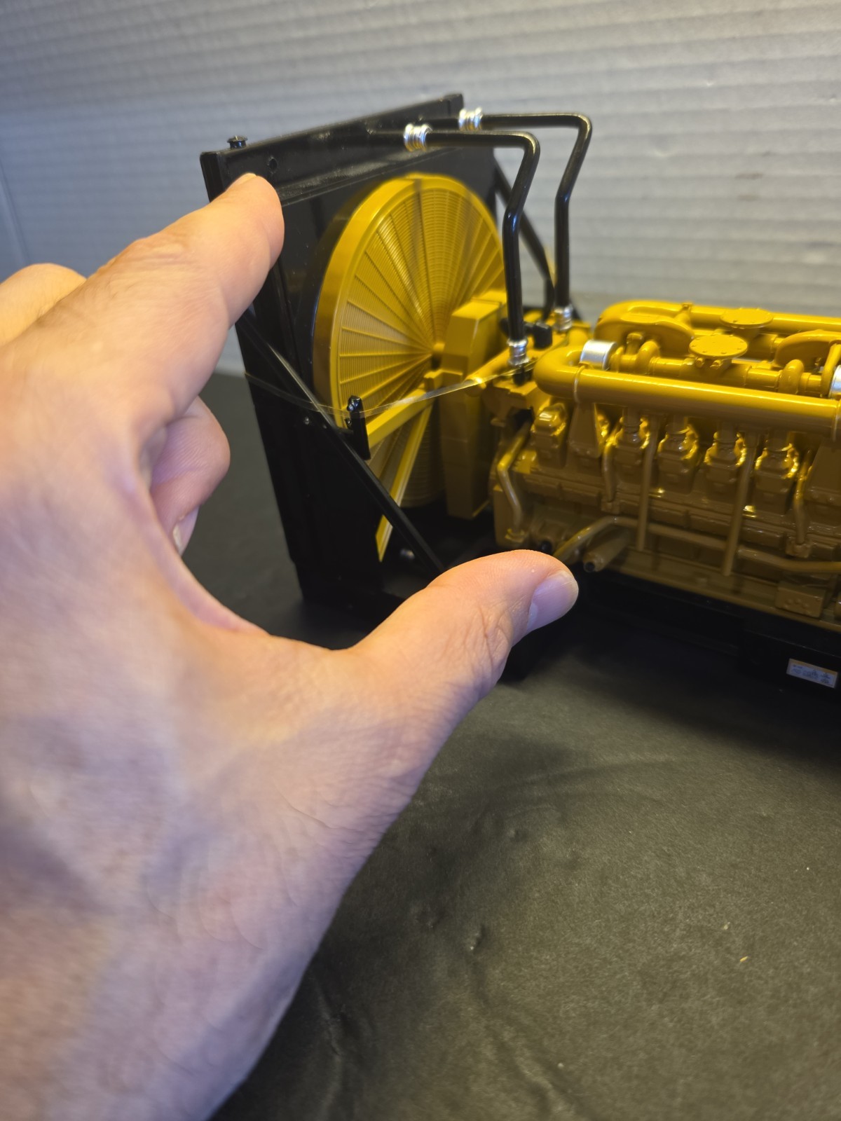 CAT CATERPILLAR 3516B ENGINE GENERATOR 1/25 MODEL BY DIECAST MASTERS