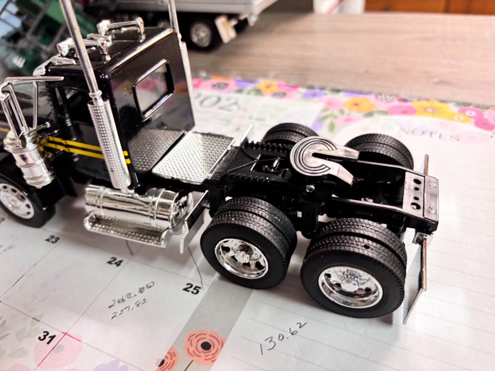 1/32 NEW RAY NEW KENWORTH W 900 DAY CAB SEMI TRACTOR, NO PACKAGING # C 662