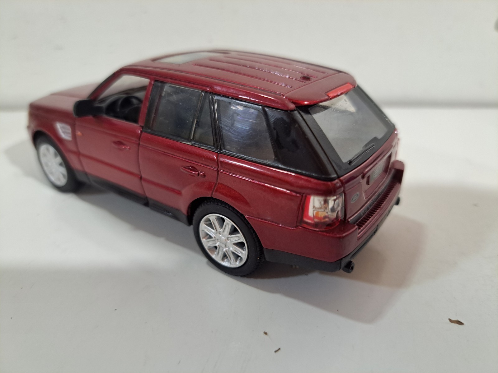 Kinsmart Die Cast 1:38 Range Rover Sport Supercharged Luxury SUV