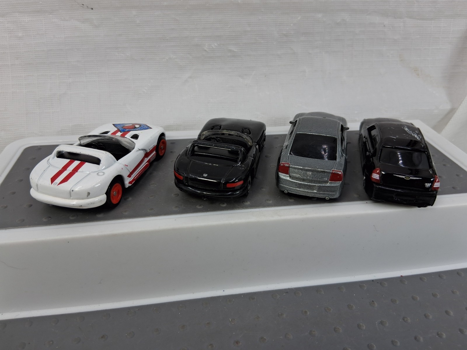 Maisto Chrysler 300C Hemi Dodge Charger Viper R/T Lot Of 4 Die Cast 1:64
