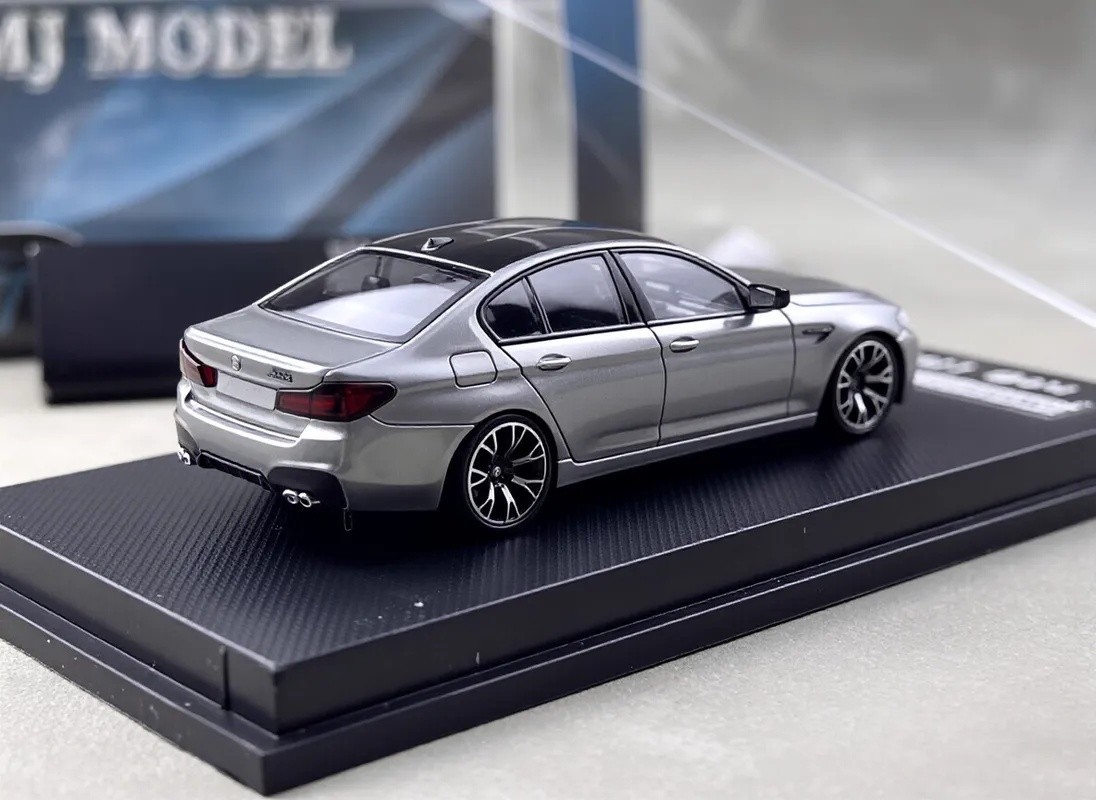MJ 1:64 Gray M5 F90 Luxury Sedan Sports Model Diecast Metal Car