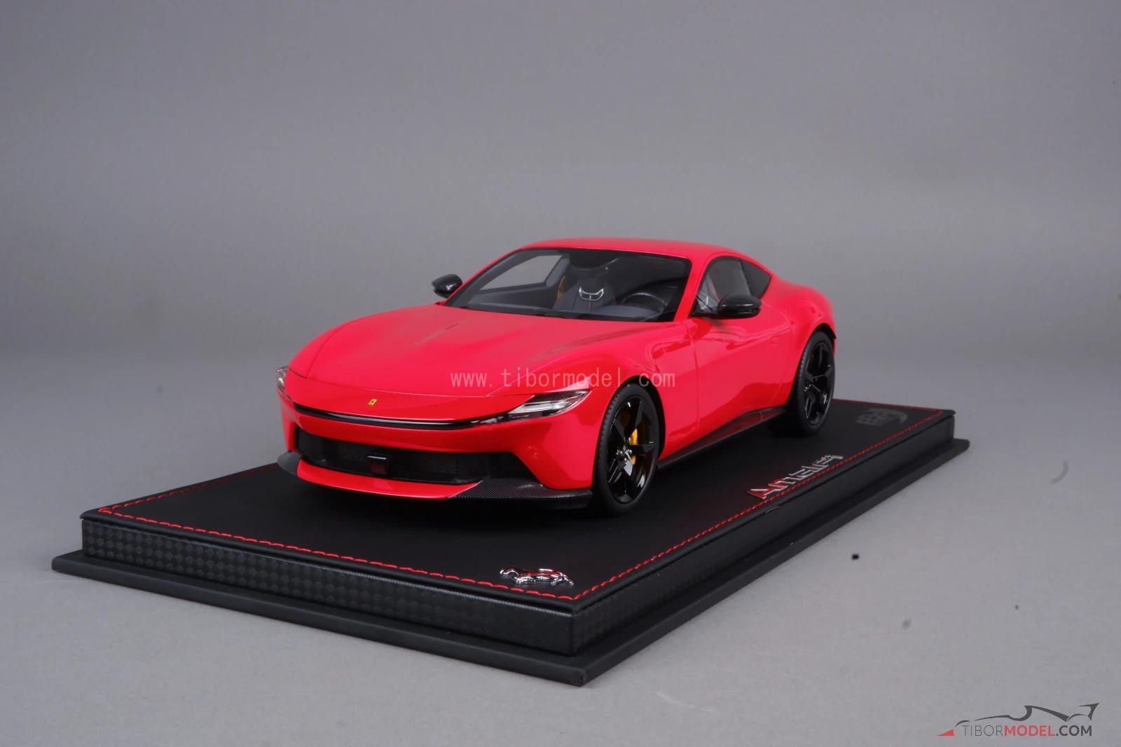 Ferrari Amalfi 2025 red, rosso corsa, with showcase, 1:18 BBR, P18272A1