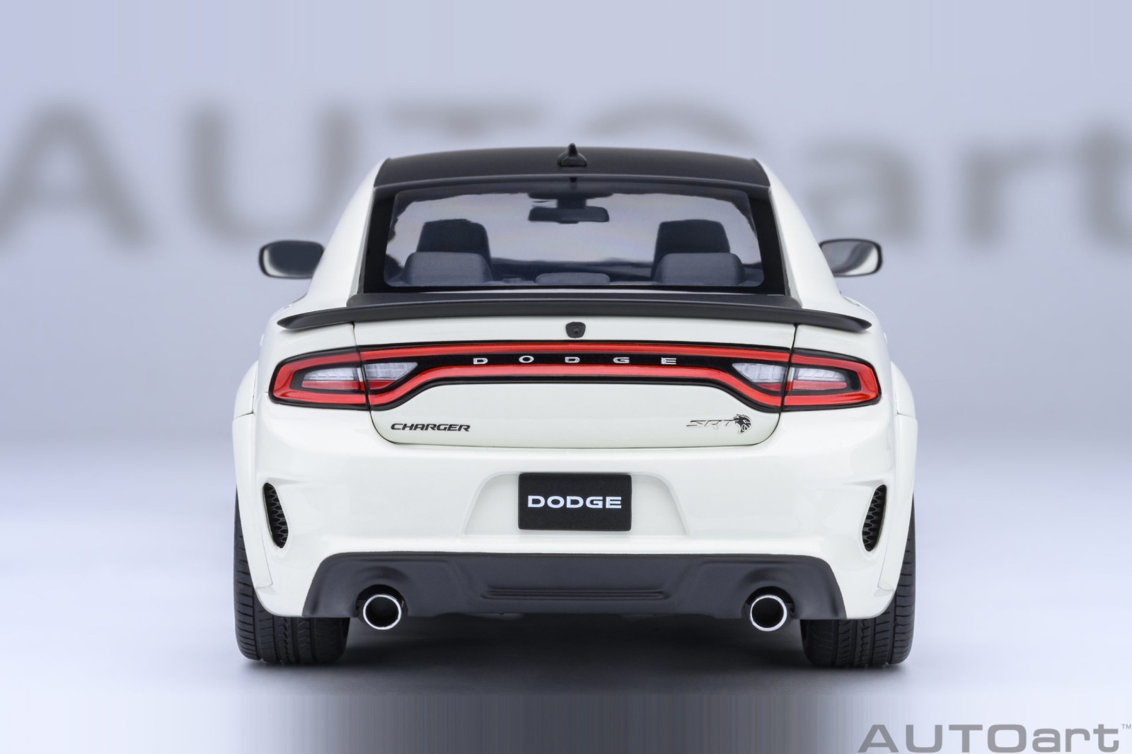 DODGE CHARGER SRT HELLCAT REDEYE JAILBREAK KNUCKLE WHITE 1/18 BY AUTOART 71751