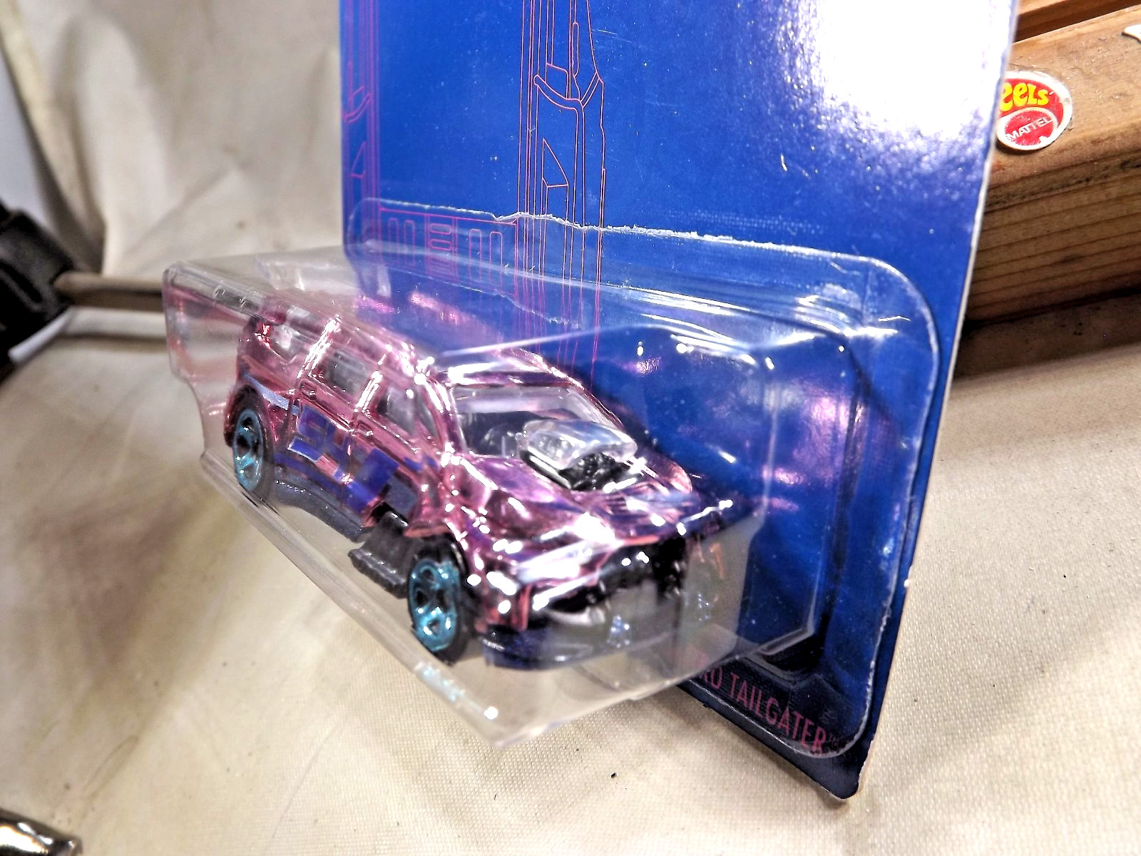 2022 Hot Wheels CHASE Pearl & Chrome Series 6/6 NITRO TAILGATER Pink w/Blue 5 Sp