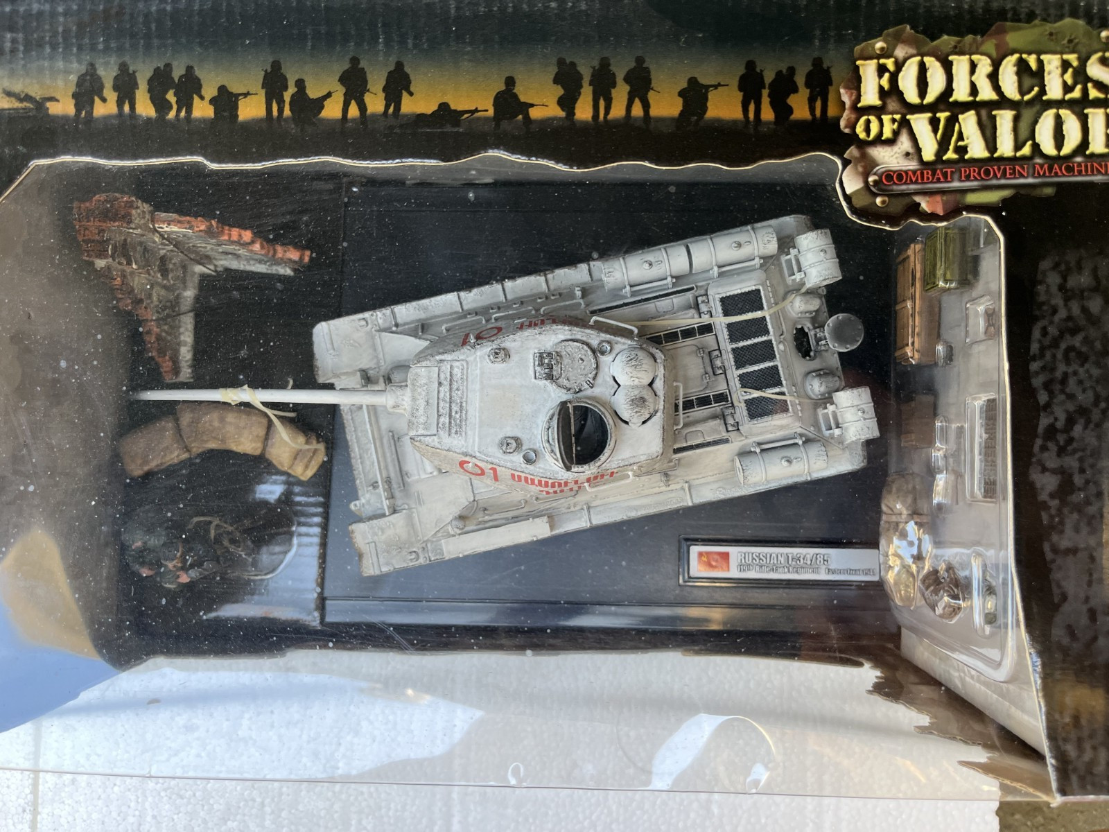 FORCES OF VALOR: Russian Tank T34/85, Eastern Front 1944, 1/32, “80218”