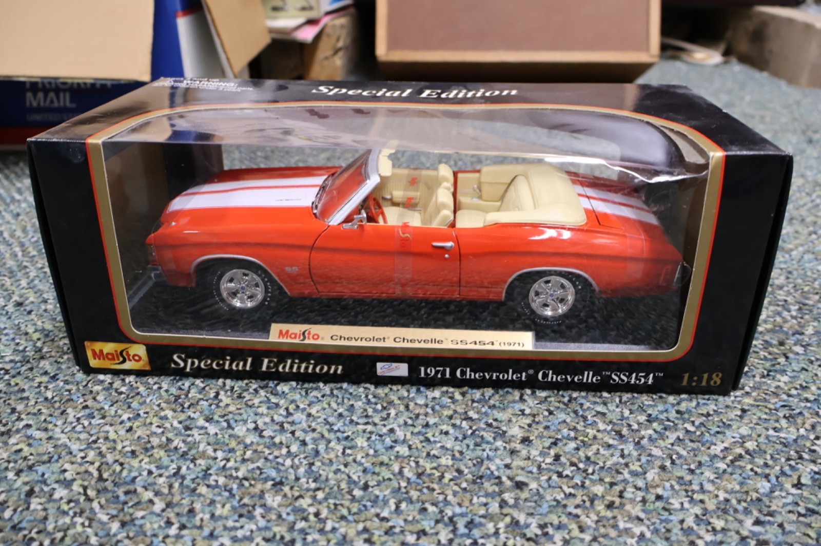 Maisto 1:18 1971 Chevrolet Chevelle SS 454 Convertible Model Car in Orange