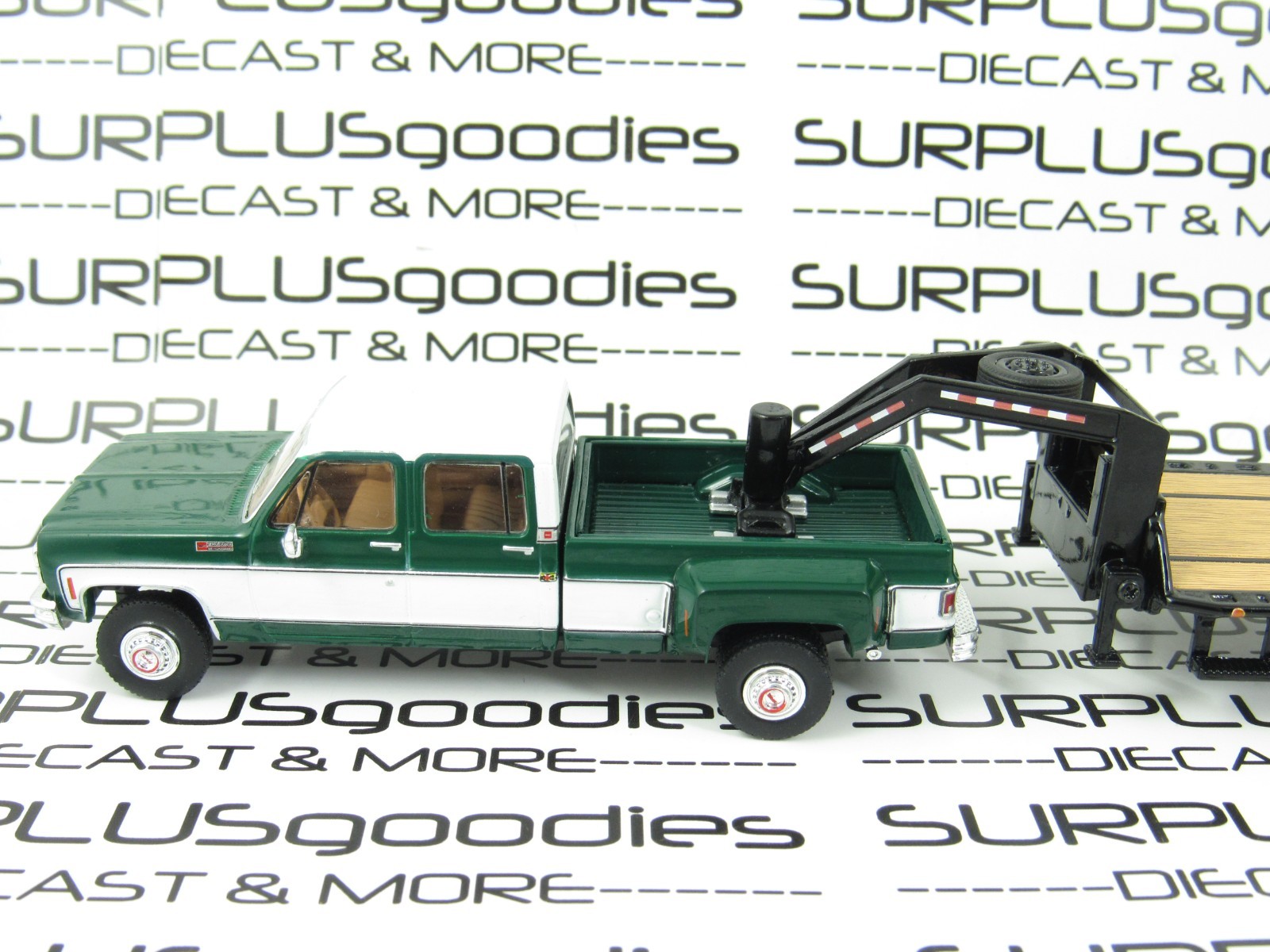 IXO 1:64 Green 1973 GMC SIERRA GRANDE 3500 Crew Cab Dually w/Gooseneck Trailer