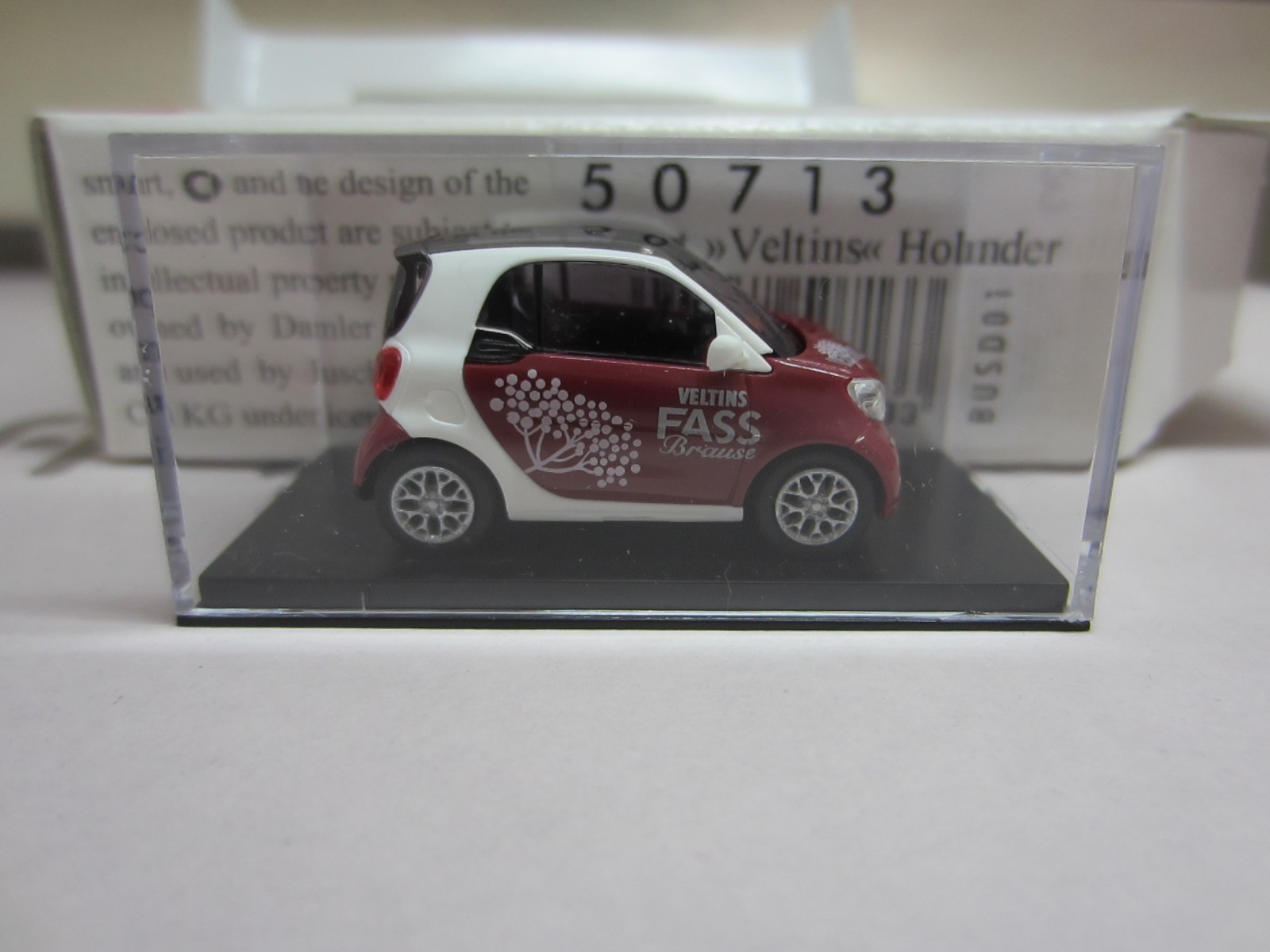 BUSCH 50713 SMART FORTWO COUPE 2015 VELTINS – model is PLASTIC – HO / 1:87 scale
