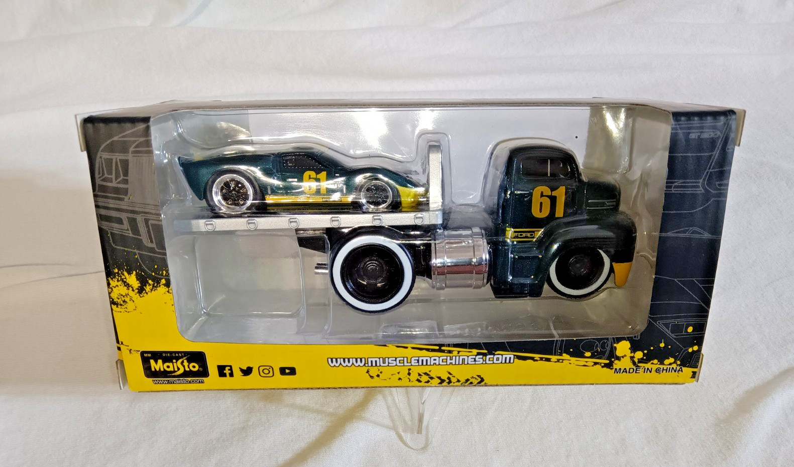 1:64 1950 FORD COE C60 FLATBED TRUCK & 1966 GT40 MK II OUT OF PRODUCTION SEALED!