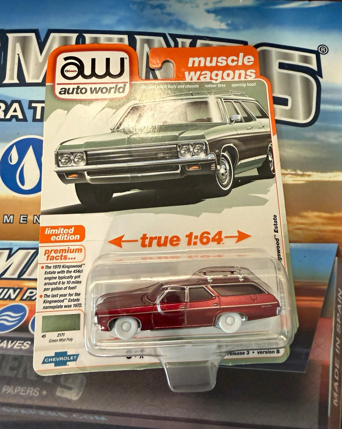Auto World Muscle Wagons 1970 Chevy Kingswood Estate 1:64 White Lightning Chase