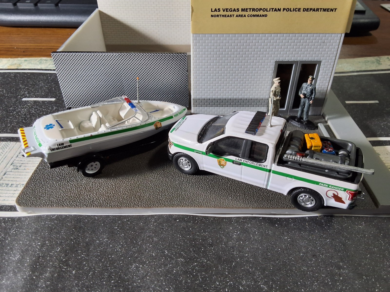 Greenlight Police Ford Custom PARK RANGER LAW ENFORCEMENT BOAT SET ONE OF A KIND