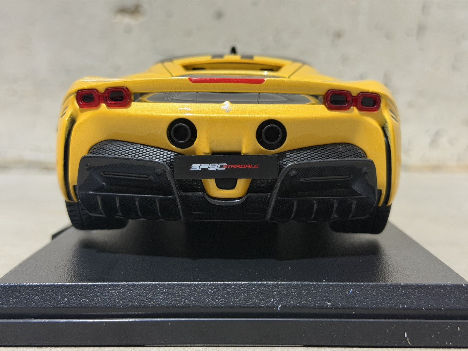 Ferrari SF90 1:18 Maisto Special Edition Diecast Model Car – Yellow
