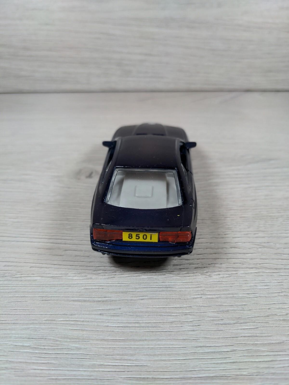 Shell Garage Sports Car Collection BMW 850 I Vintage Dicast Car