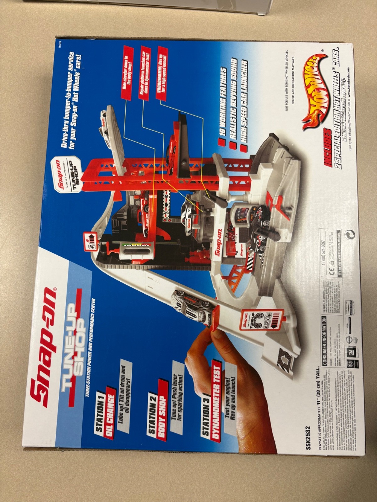 Hotwheels Snap-On Tools Special edition tune-up shop NIB