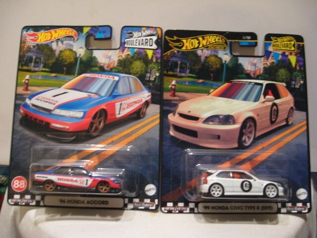 HOT WHEELS 1:64 PREMIUM BOULEVARD 1996 HONDA ACCORD & 1999 HONDA CIVIC TYPE R