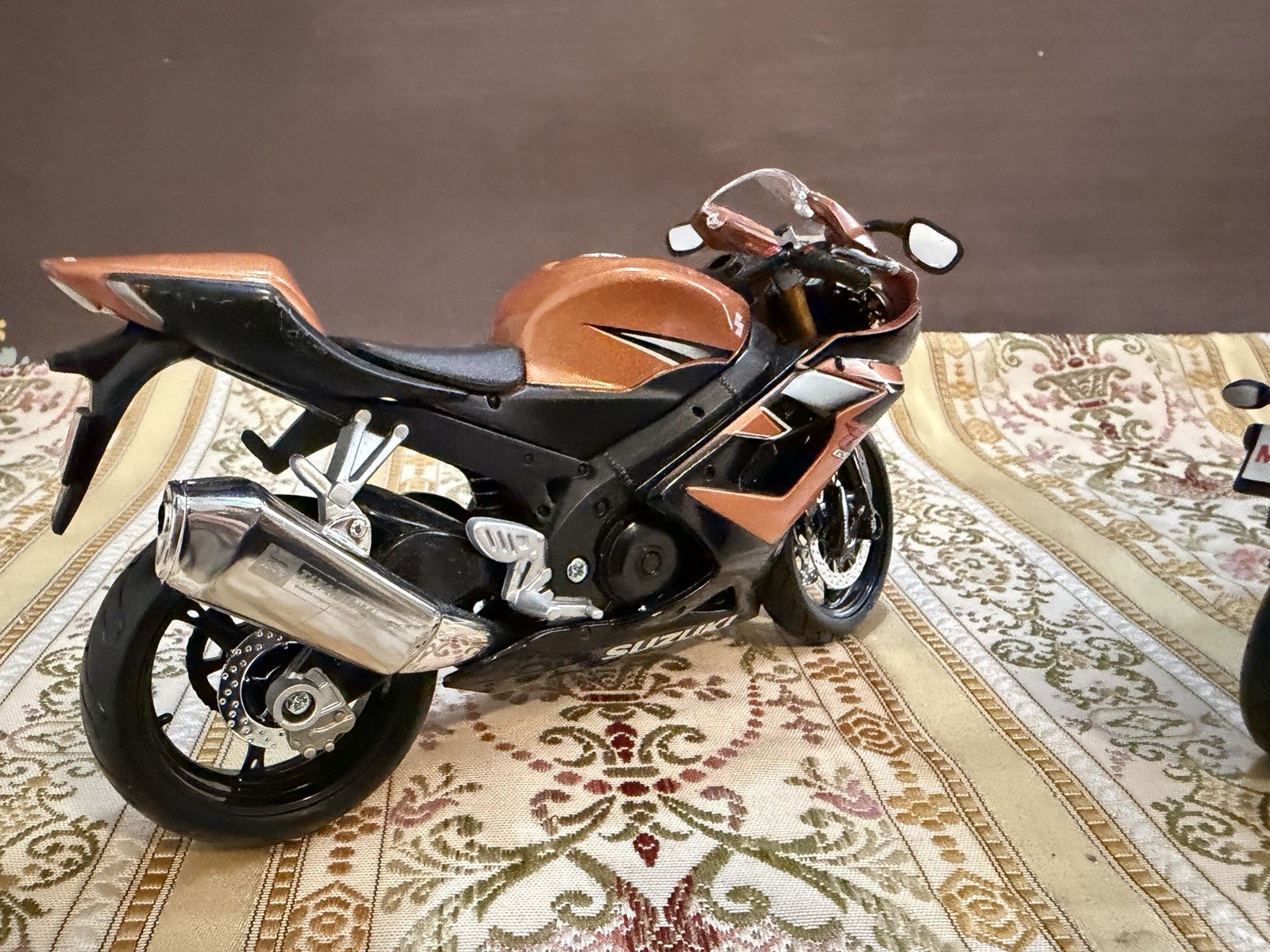 Maisto Suzuki GSX R1000 Bronze 1/12 VStrom 1000 Red Black Diecast LOT of 2