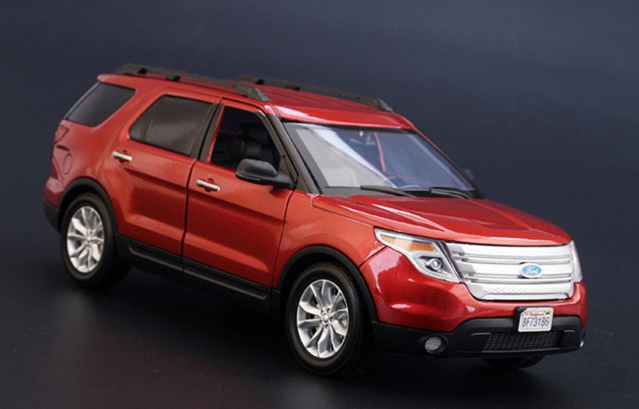 2015 Ford Explorer XLT Red Metallic 1/18 Motormax HTF Us Seller !