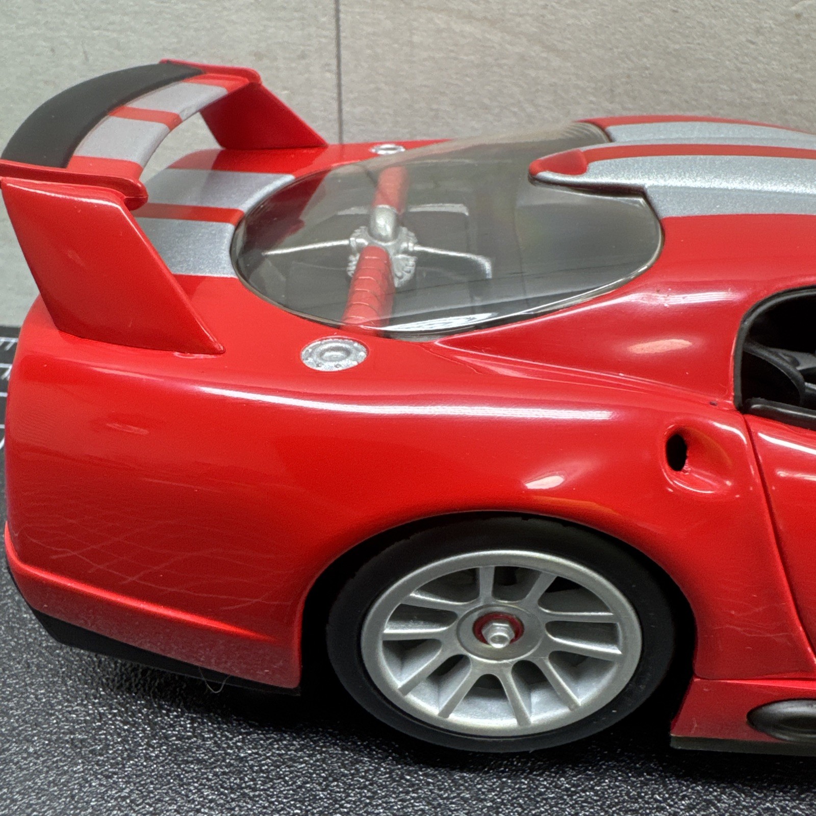 1/18 100% Hotwheels 2001 Dodge Viper GTS R Red No BOX D3