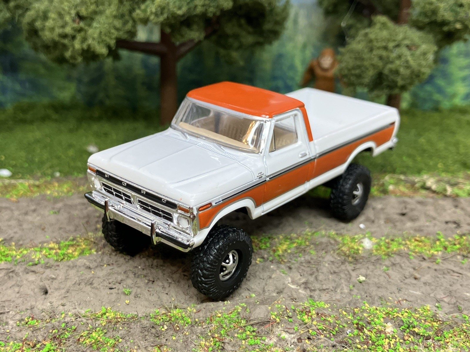 1977 Ford F-150 Ranger Explorer Lifted 4×4 Truck 1/64 Diecast Custom Greenlight