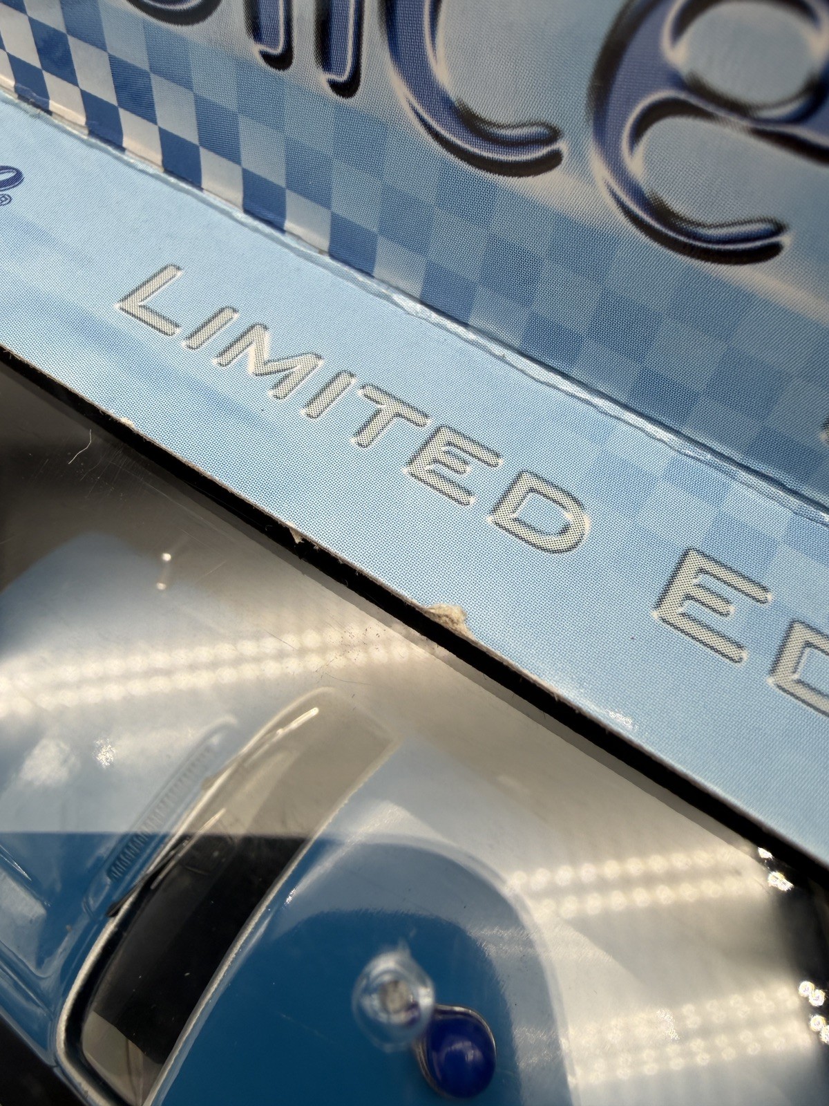 Lledo Vanguards VA08205 Triumph 2500 Met Police Divisional Area Car 1:43 Scale