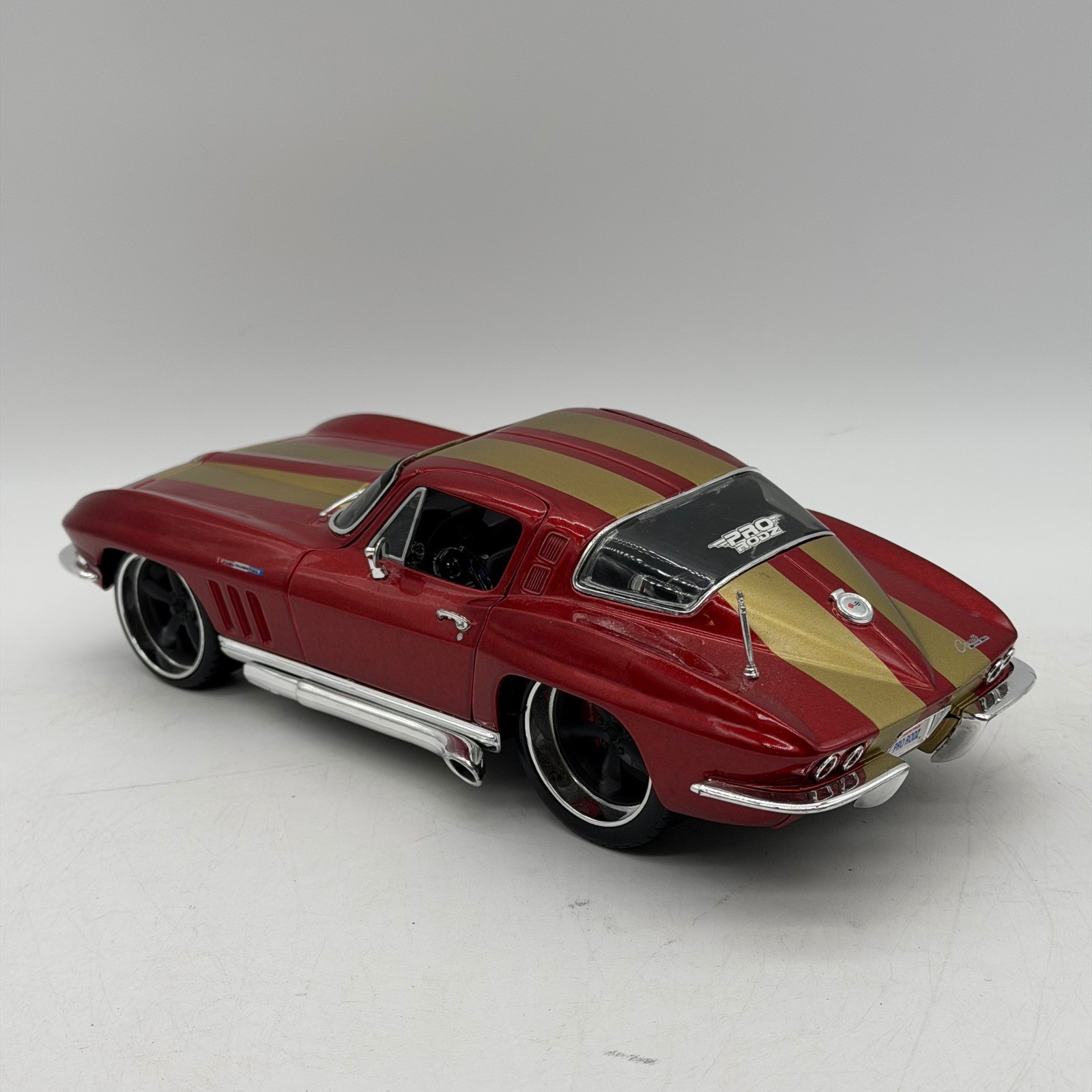 Maisto Pro Rodz 1965 Chevrolet Corvette 1/18 Red/Gold Racing Stripes Diecast Car