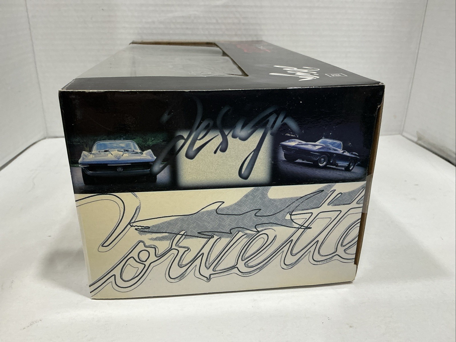 UT Mako Shark 1961 Chevrolet Corvette Concept 1:18 Diecast (NEW NIB)