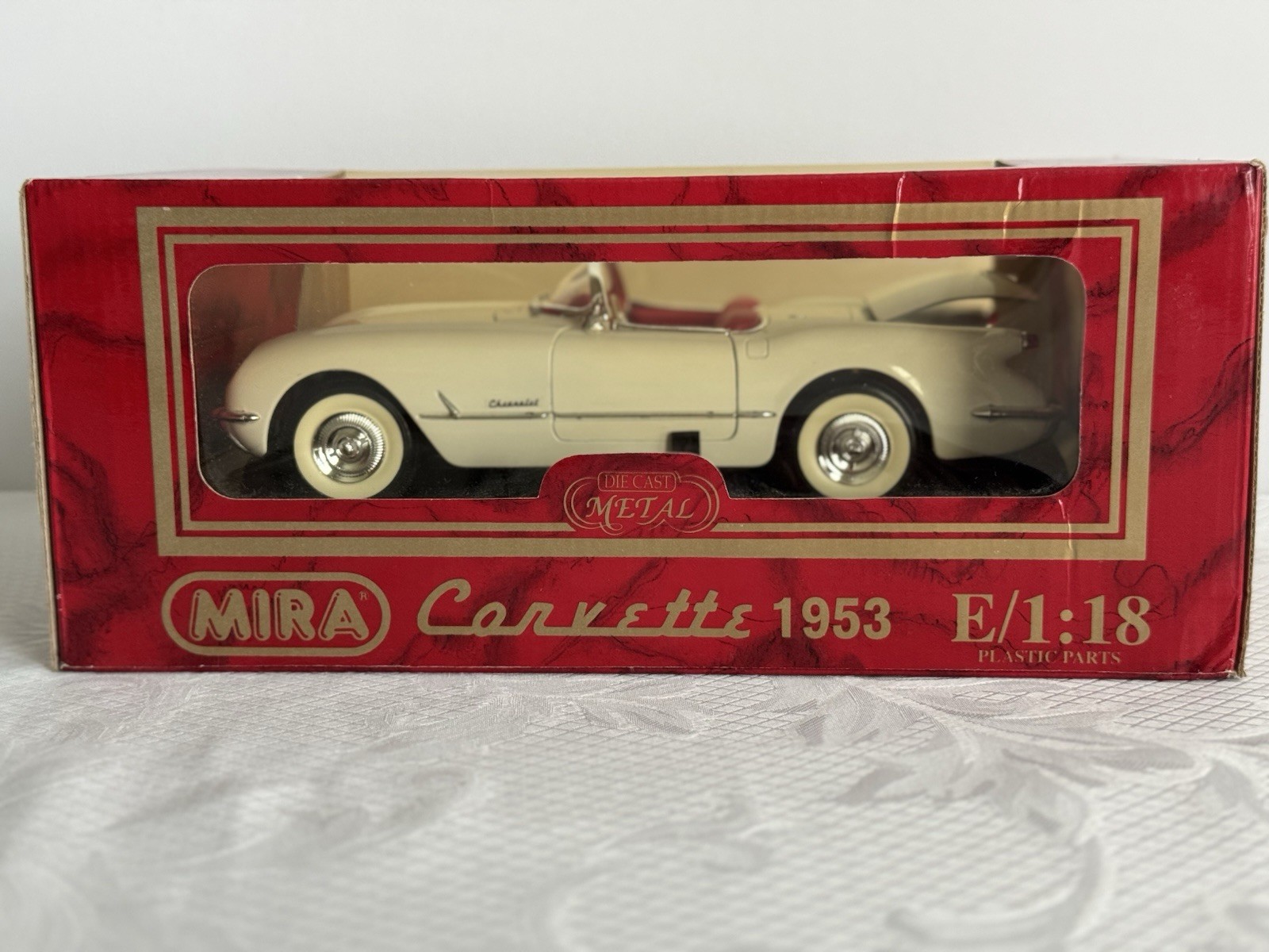 MIRA GOLDEN LINE 1953 CHEVROLET CORVETTE Convertible 1:18 Die-Cast Model Car-NIB