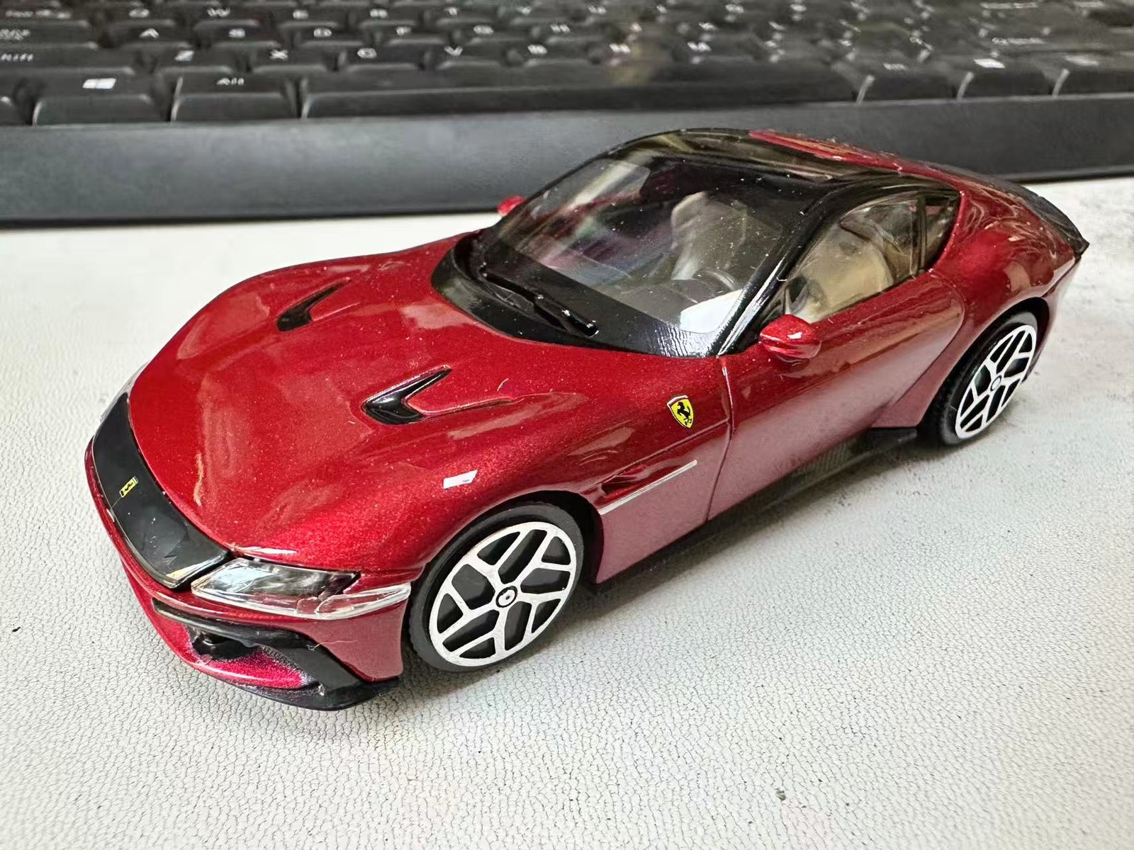 Bburago 1:43 Ferrari 12 Cilindri Metal Model Car New in Box