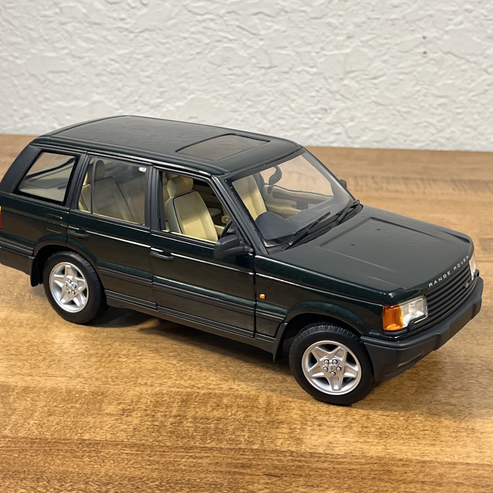 Auto Art Range Rover 4.6 HSE – Off Road Division 1:18 Green