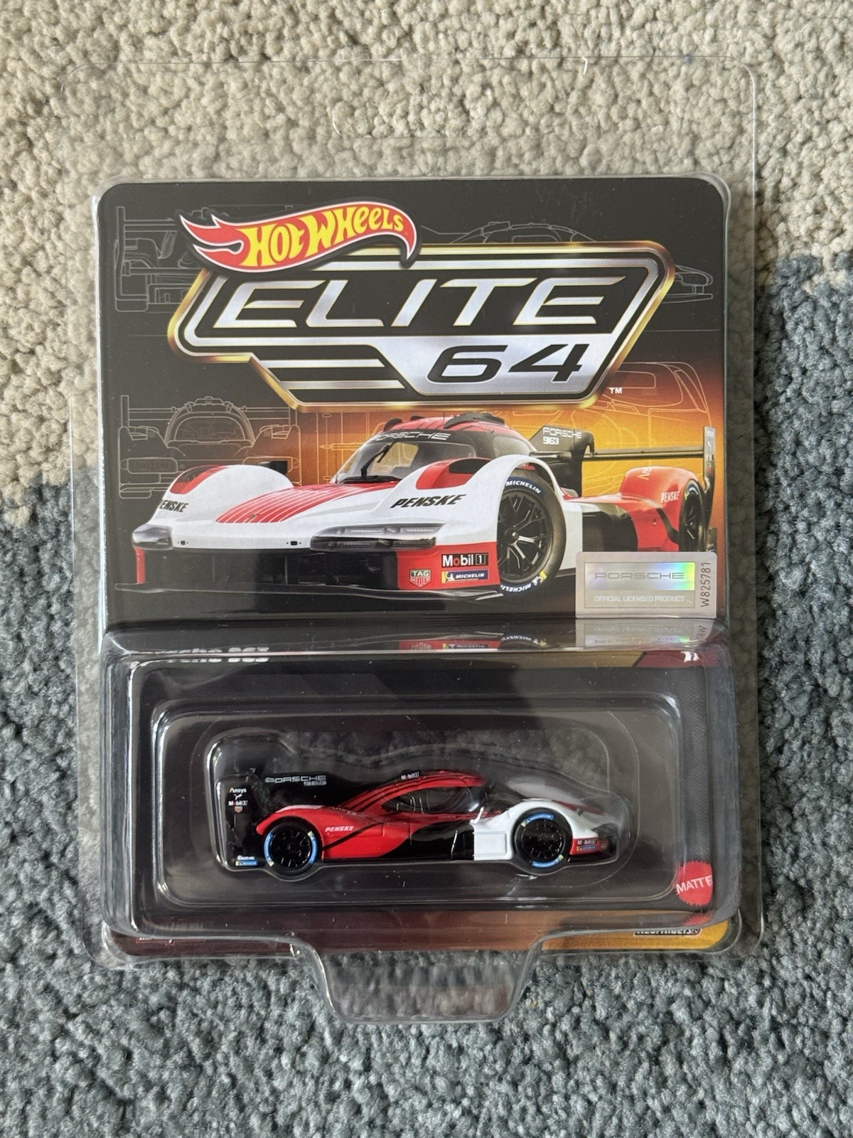 2025 Hot Wheels Elite 64 # 17 Penske Porsche 963 New Sealed JCP46