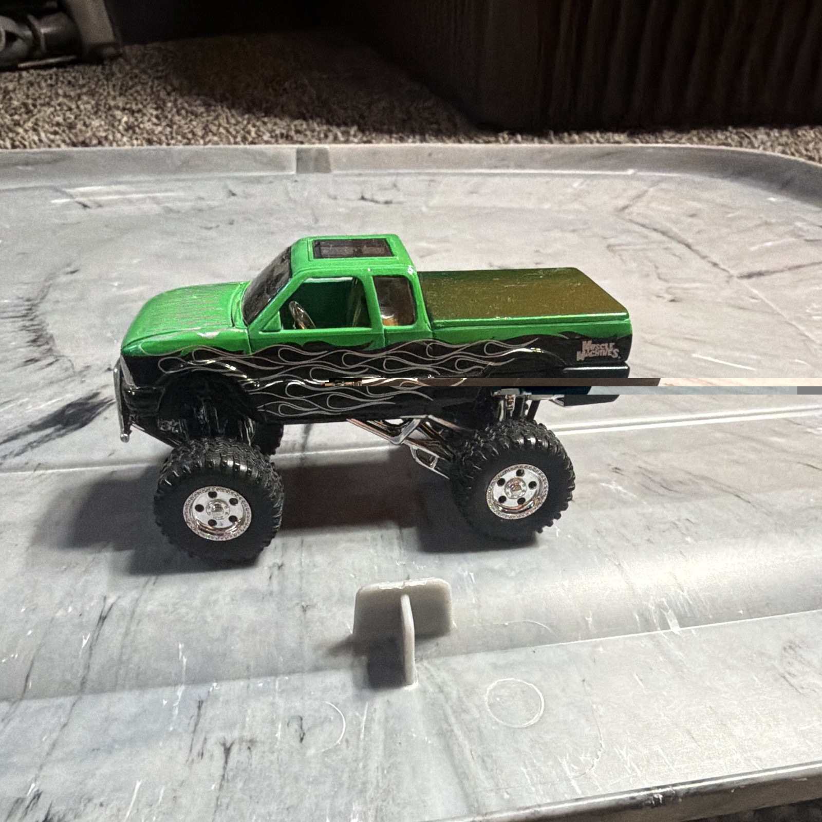 Muscle Machines Truckin 2000 Ford F-150 Black & Green W/Silver Flames – Loose –